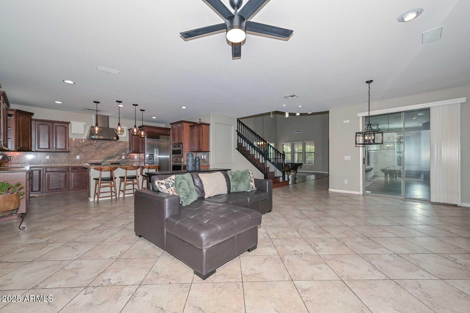 2975 N SUMMER Street