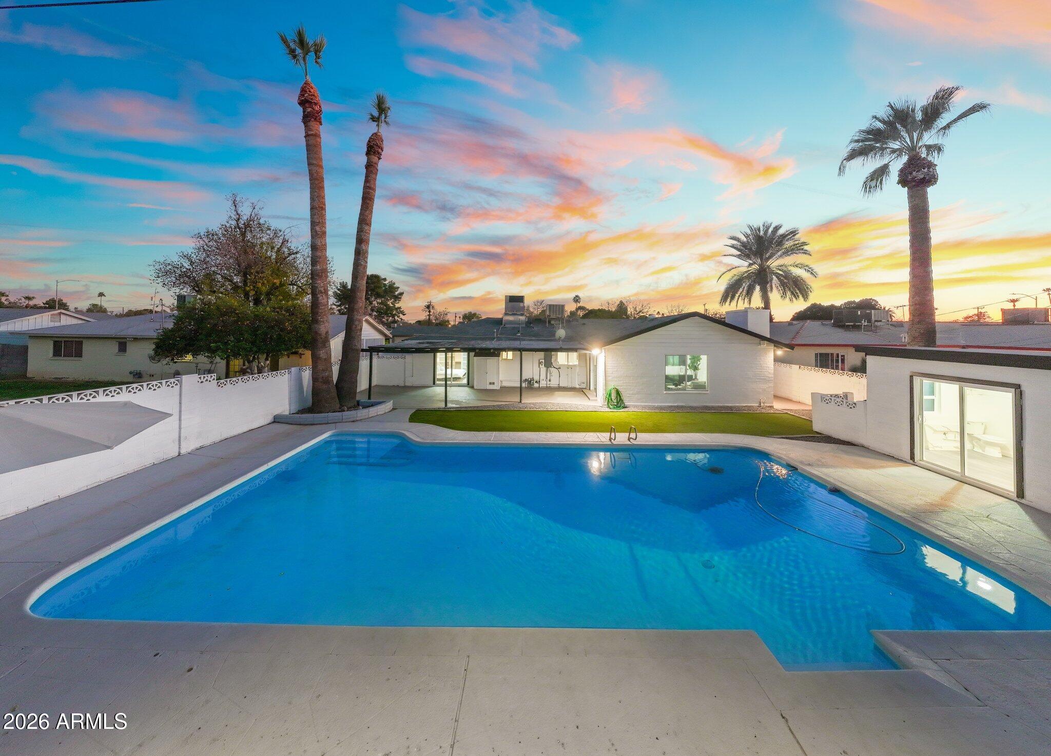 316 E EL CAMINO Drive