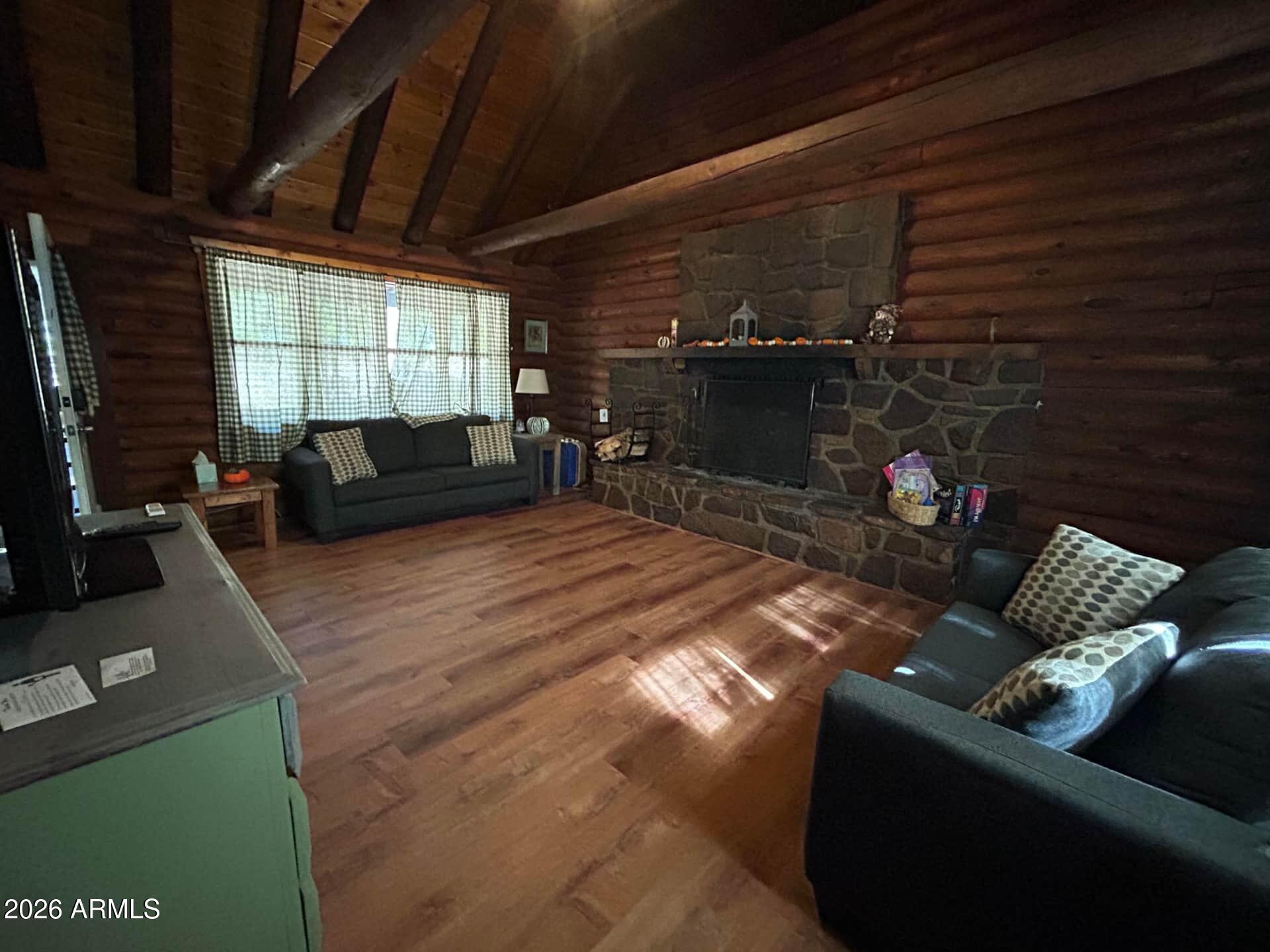 1441 E CHRISTOPHER CREEK Loop