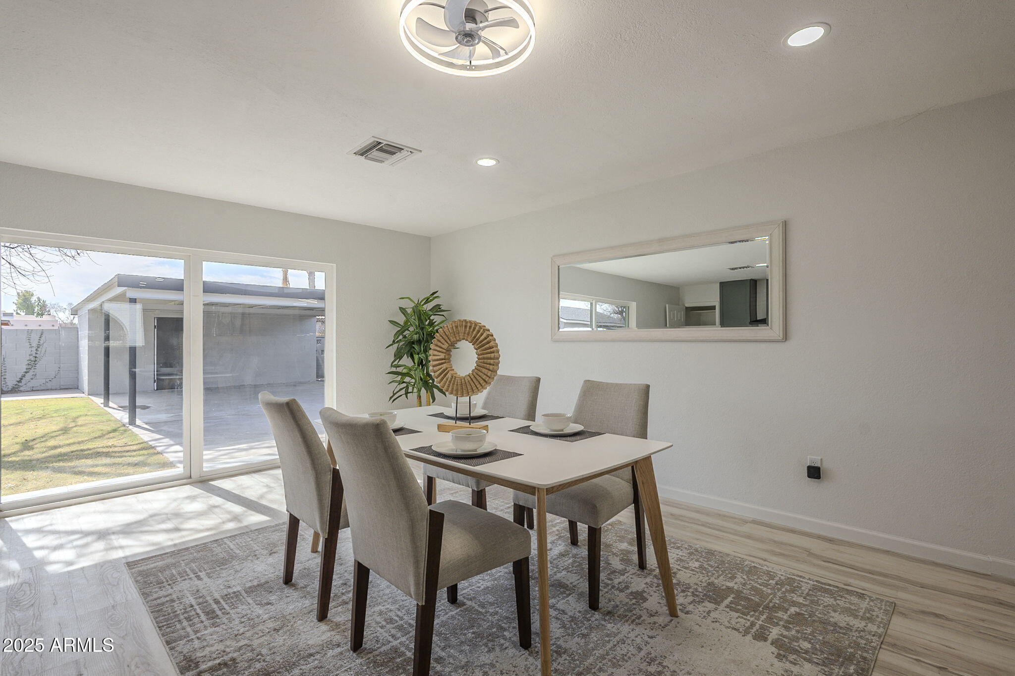 1323 W TUCKEY Lane