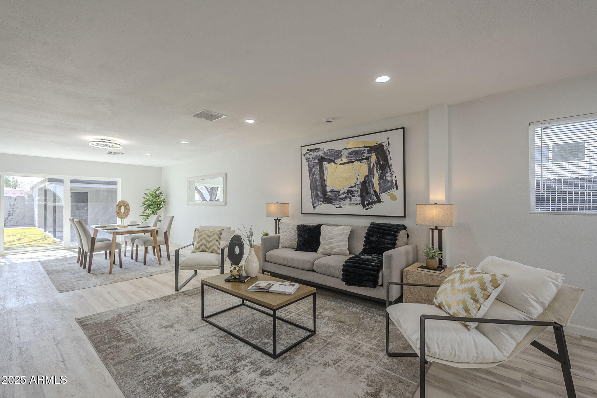 1323 W TUCKEY Lane