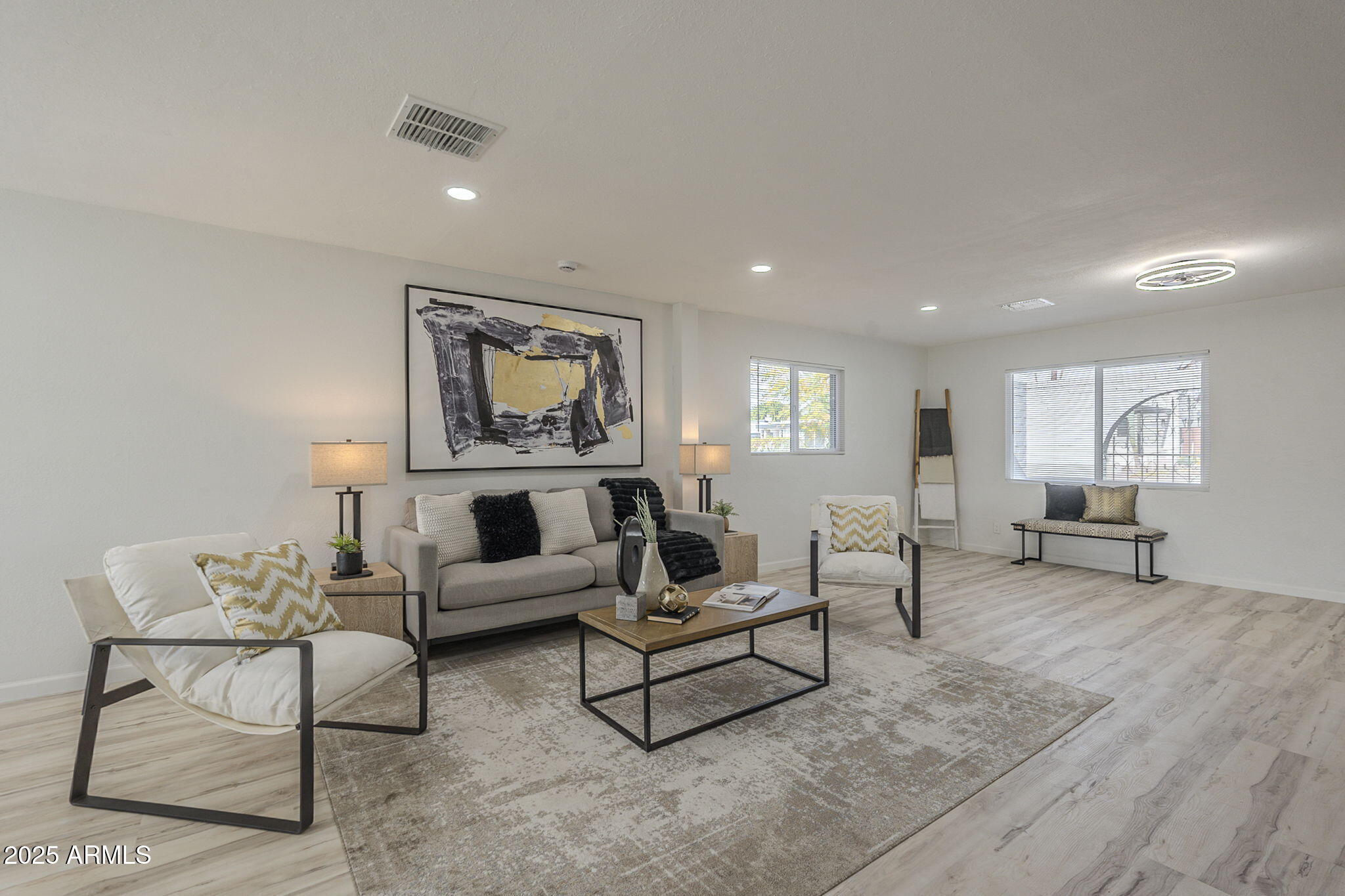 1323 W TUCKEY Lane