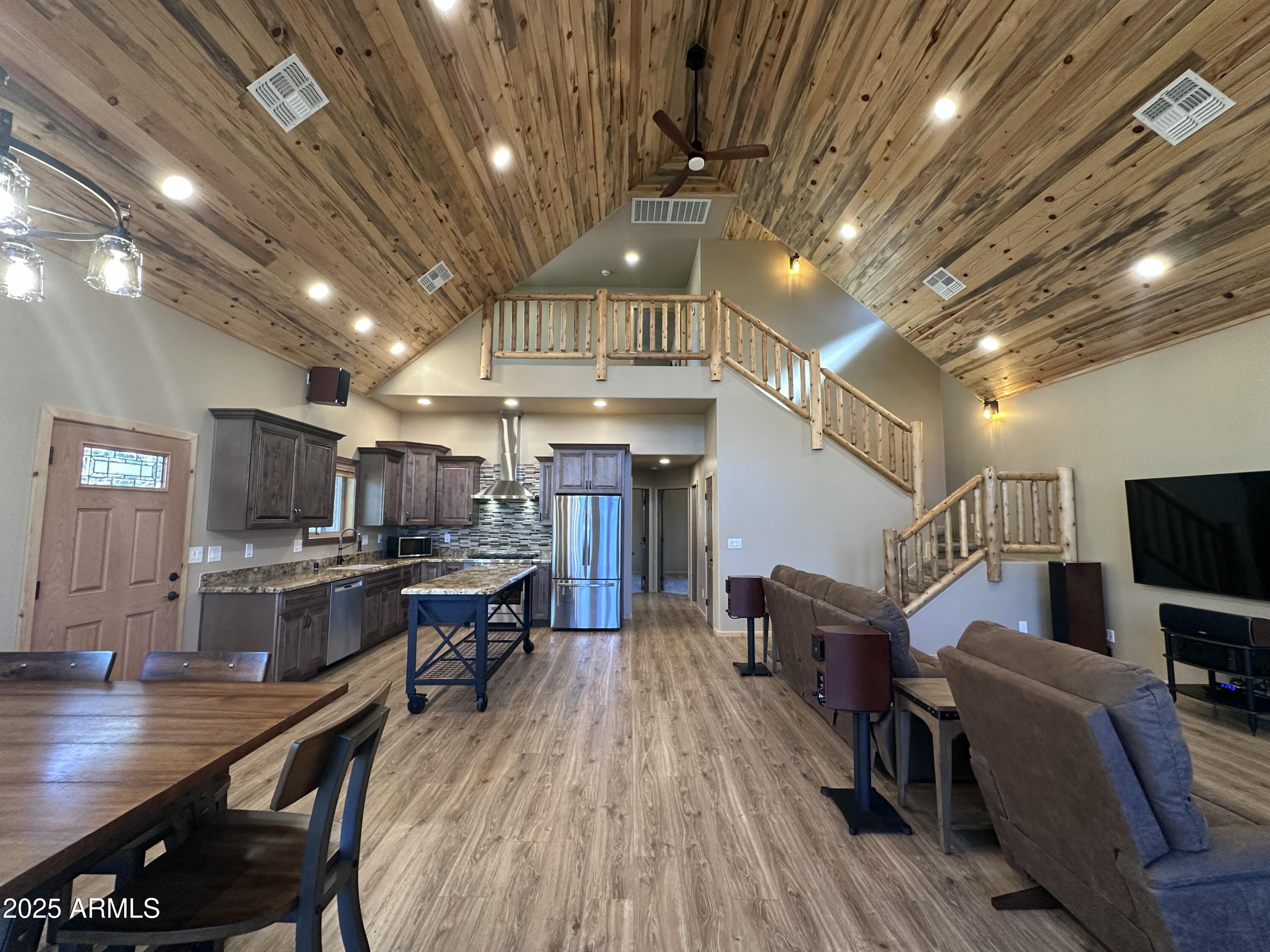 3457 N Whispering Pines Road