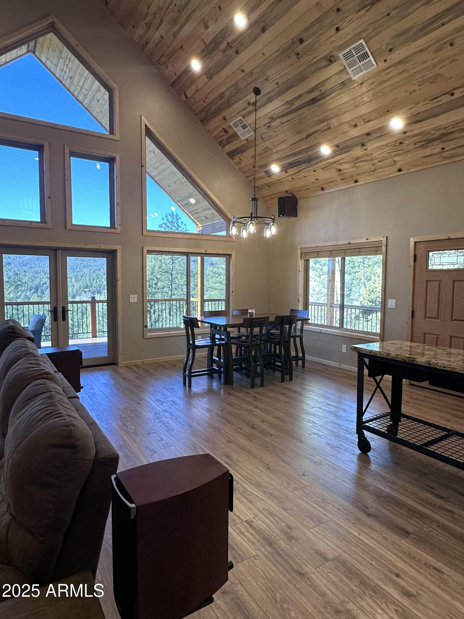 3457 N Whispering Pines Road