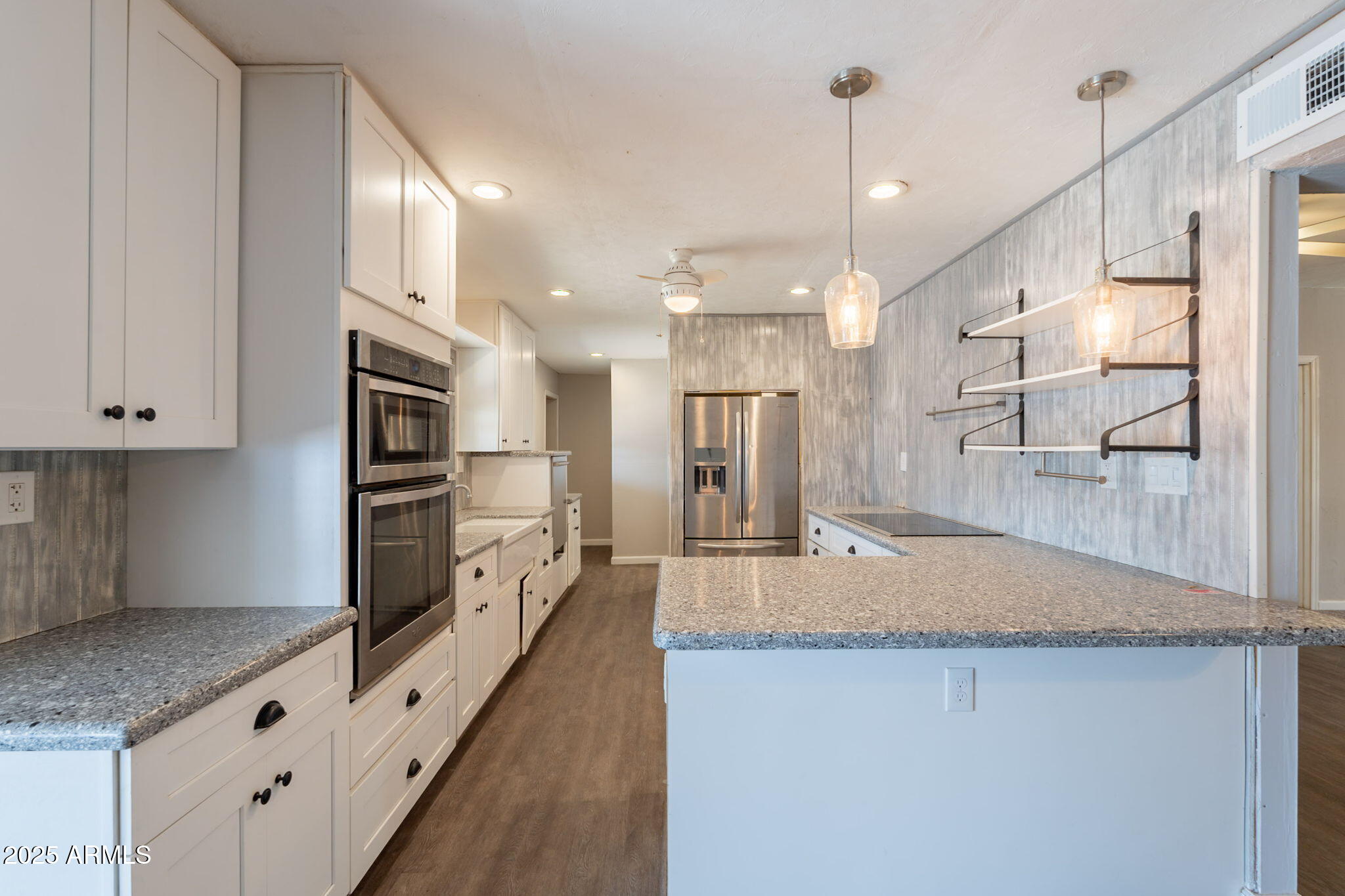 Homes 2 717 W CHILTON Street