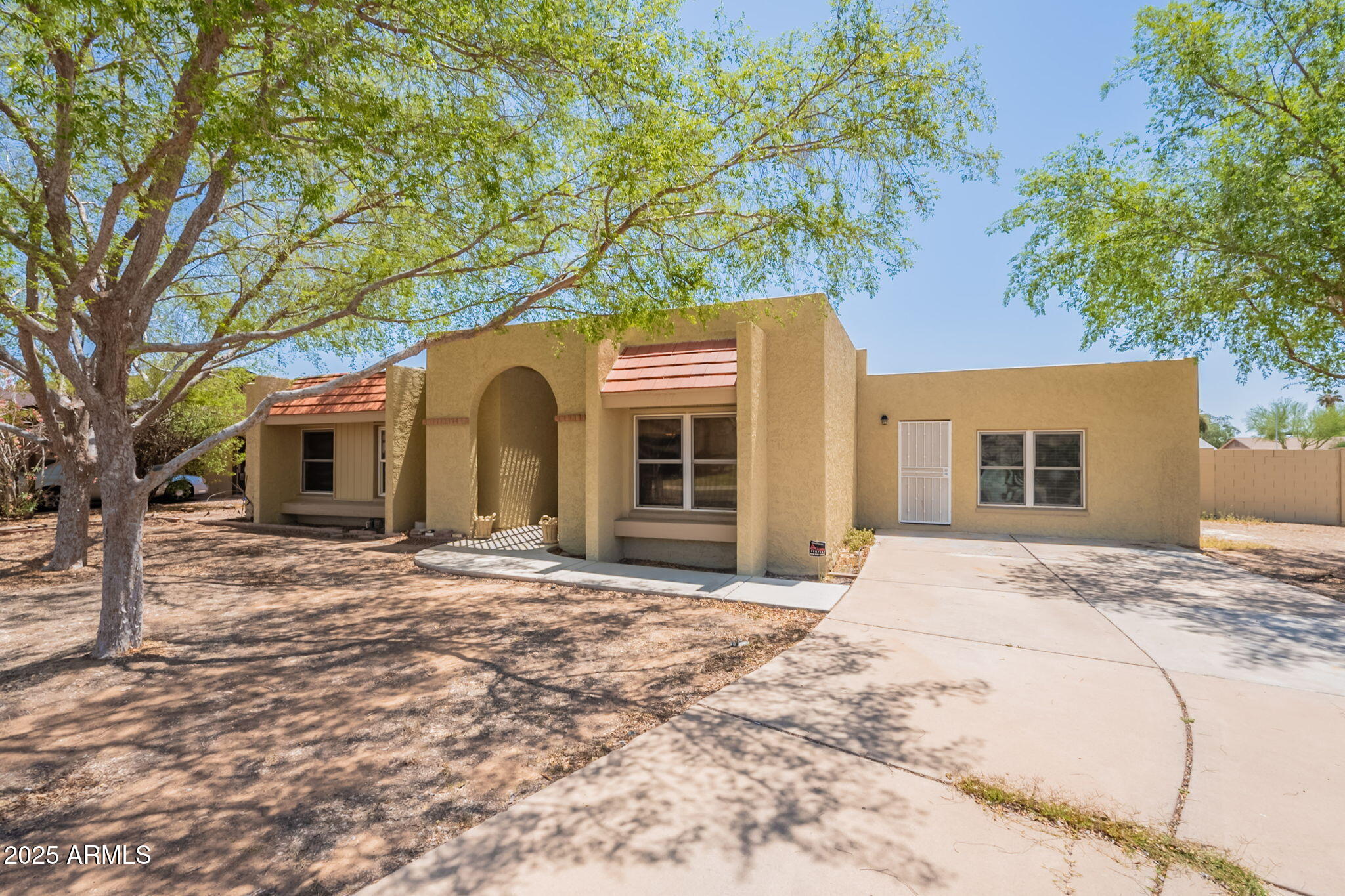 Homes 1 717 W CHILTON Street