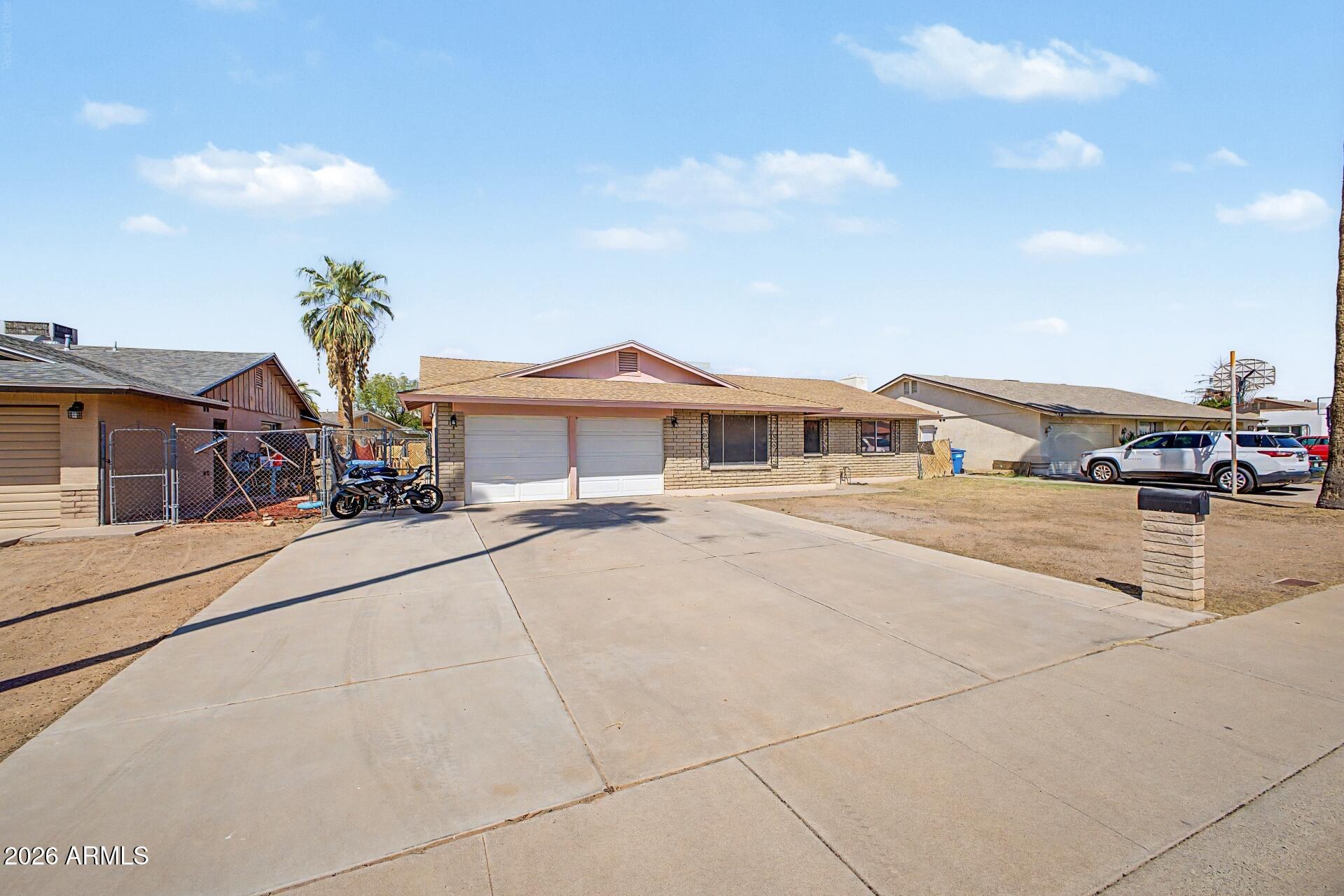 4402 W DESERT COVE Avenue W