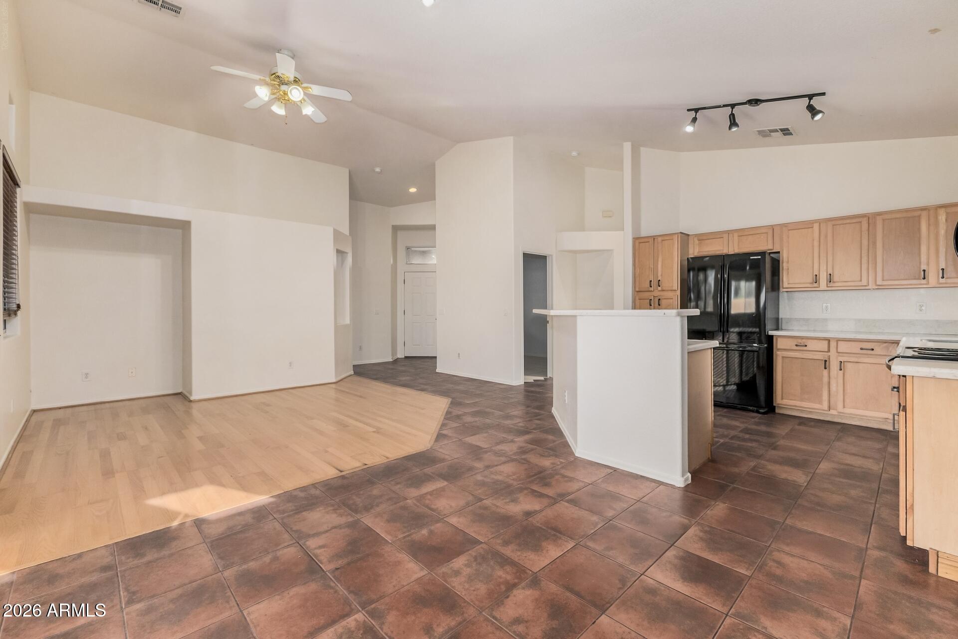 2205 S HARPER --