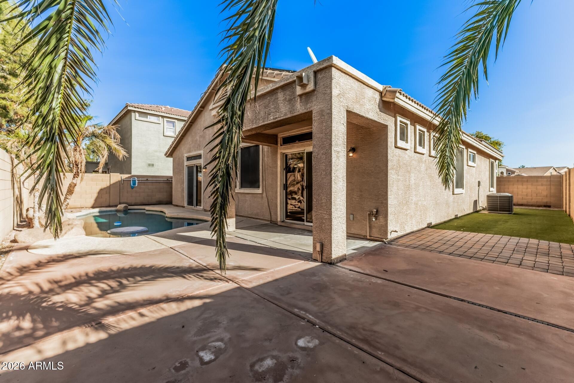 2205 S HARPER --