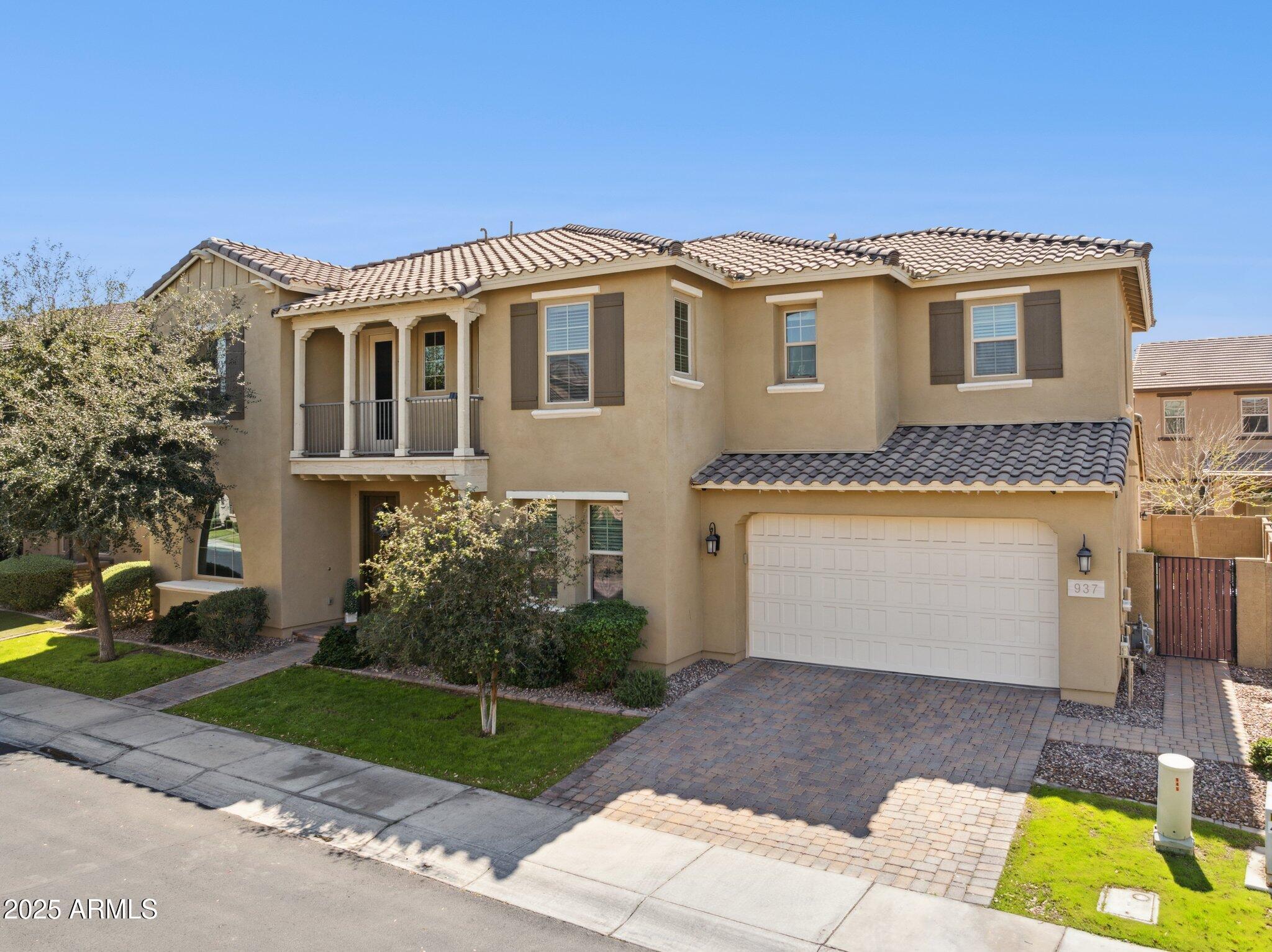 937 W GLACIER Drive