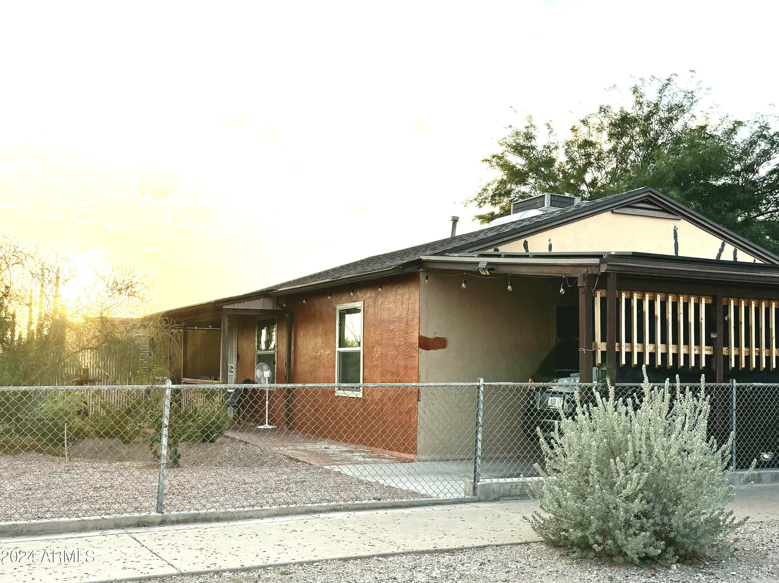 241 W 3RD Avenue