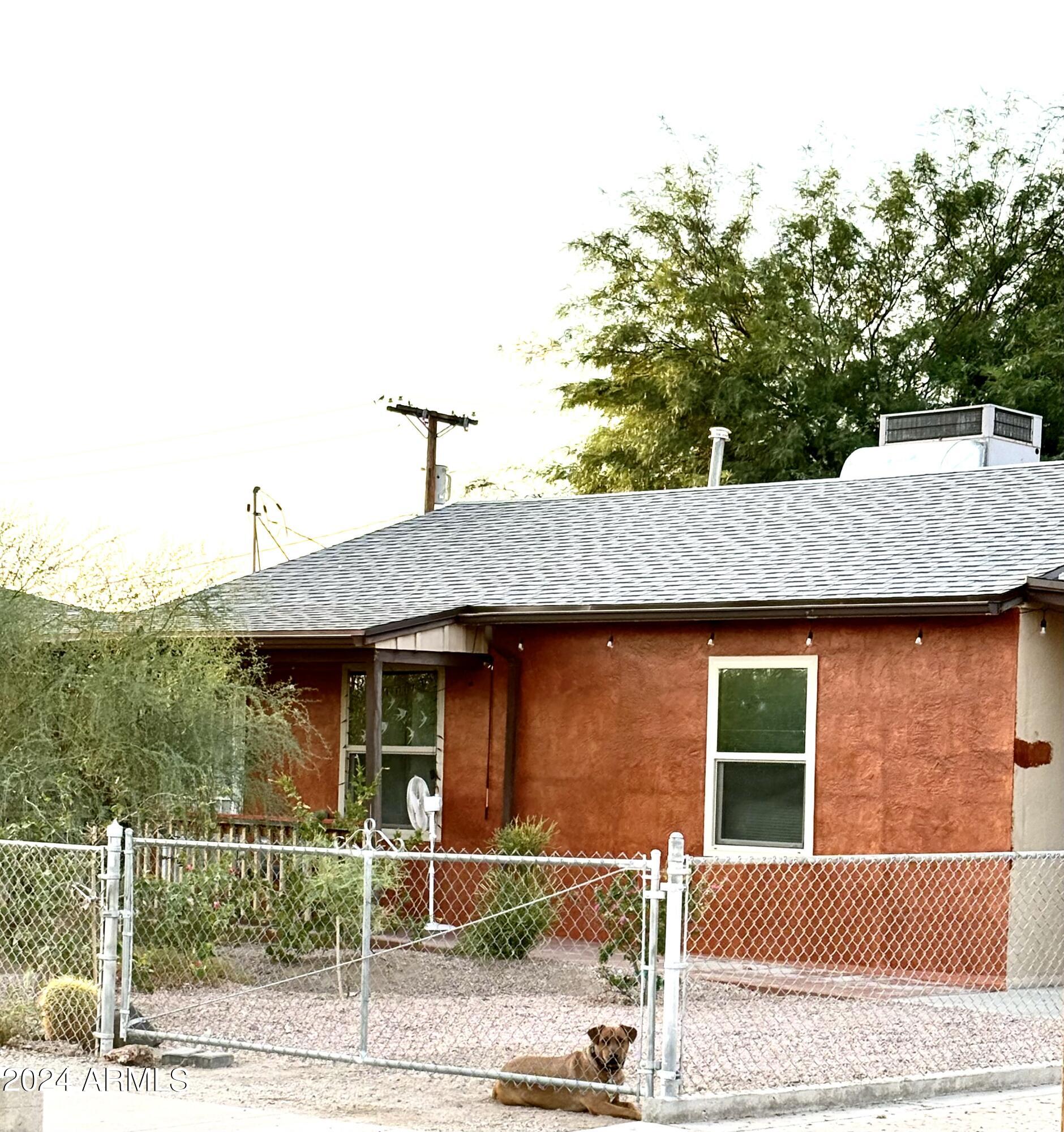 241 W 3RD Avenue