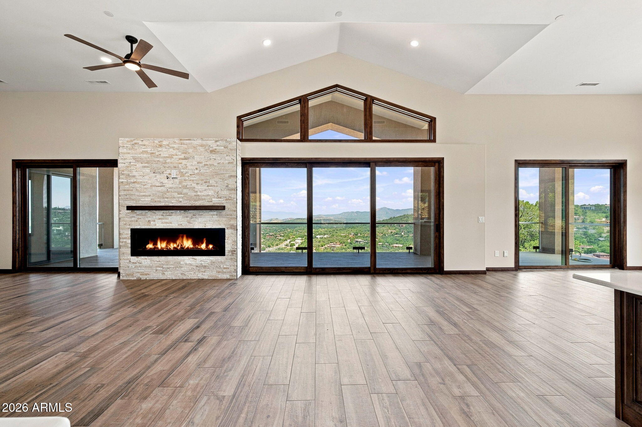 703 W LEE Boulevard