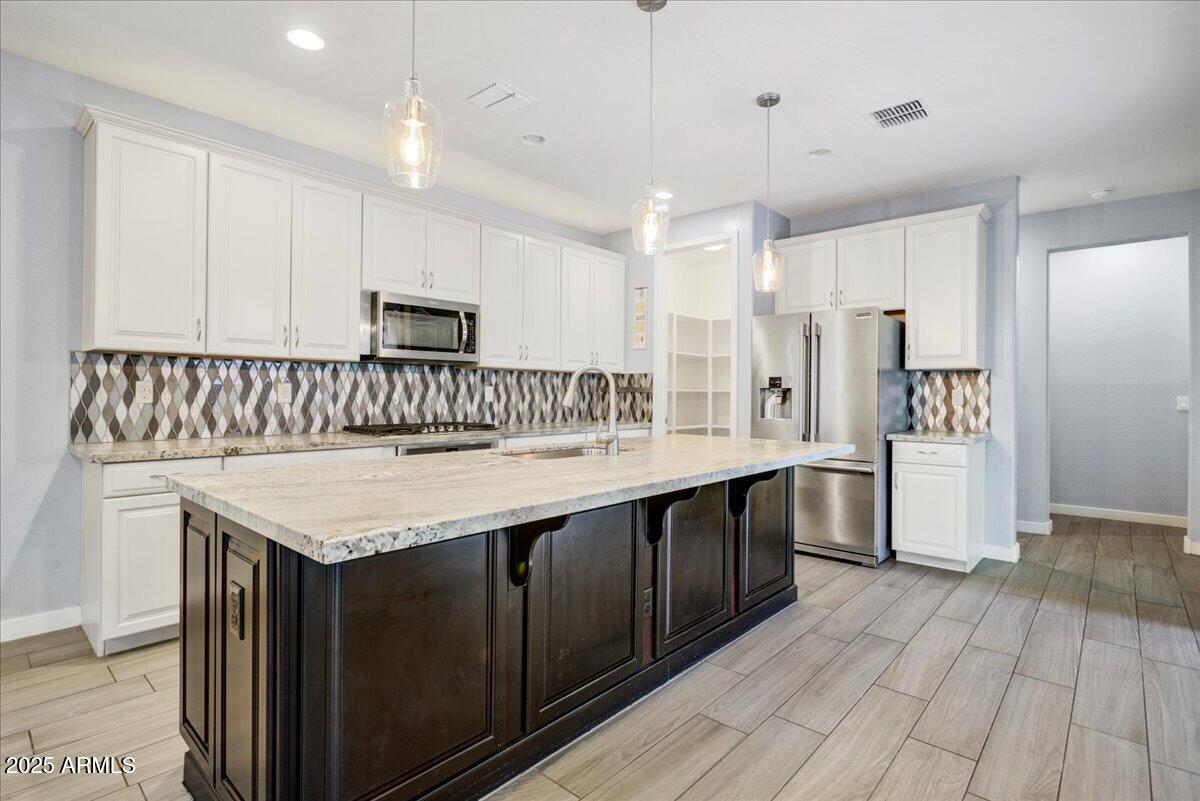 1372 N ZANE Drive