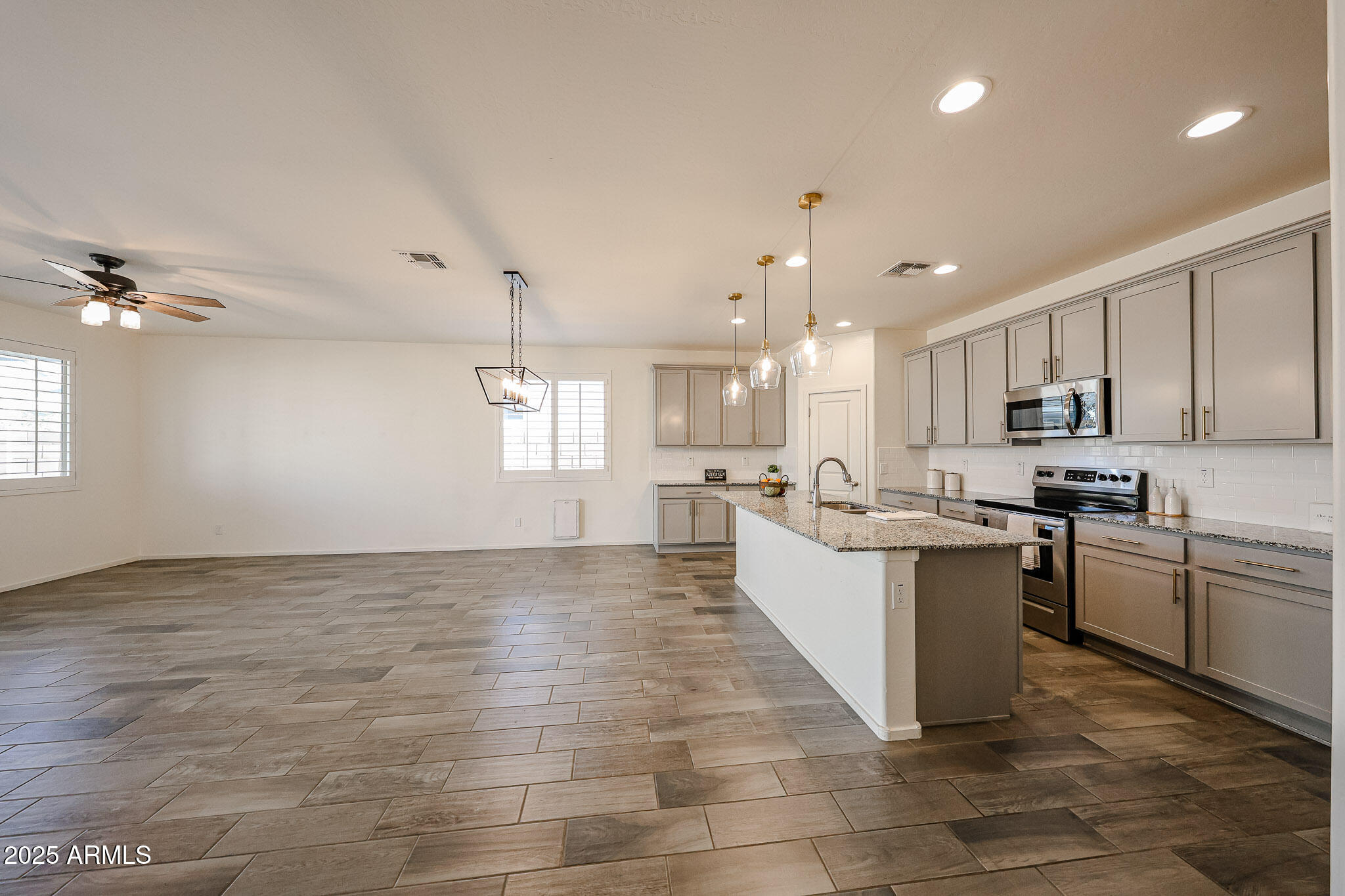 14364 W DESERT HOLLOW Drive