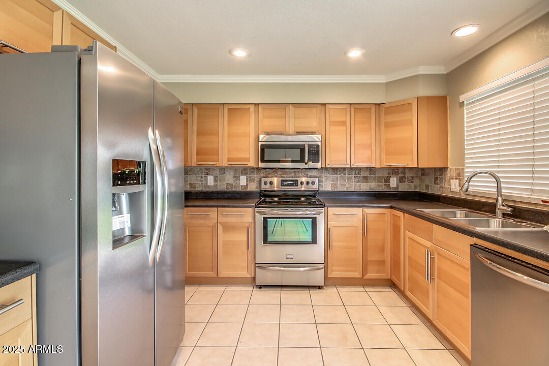 2110 E KATHLEEN Road