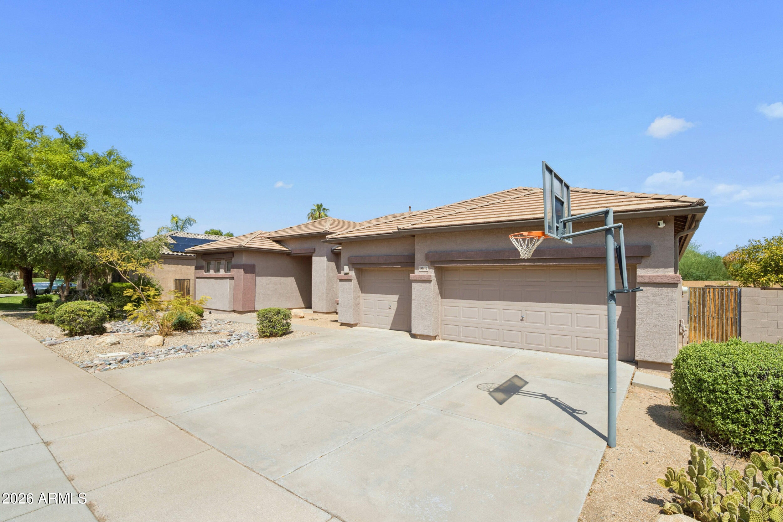 5561 S WAYNE Drive