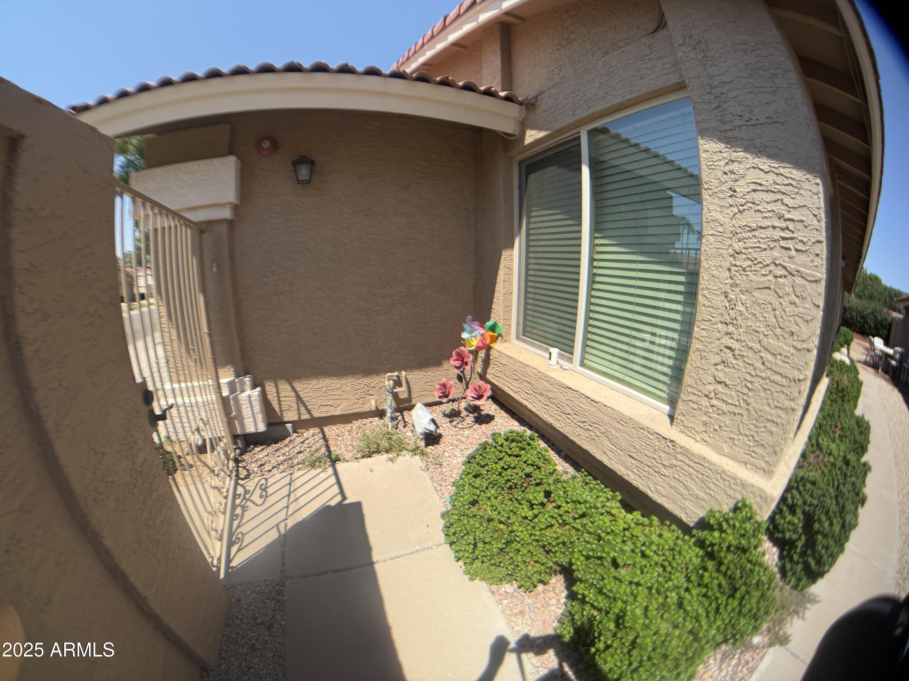 8832 E SUNNYSIDE Drive