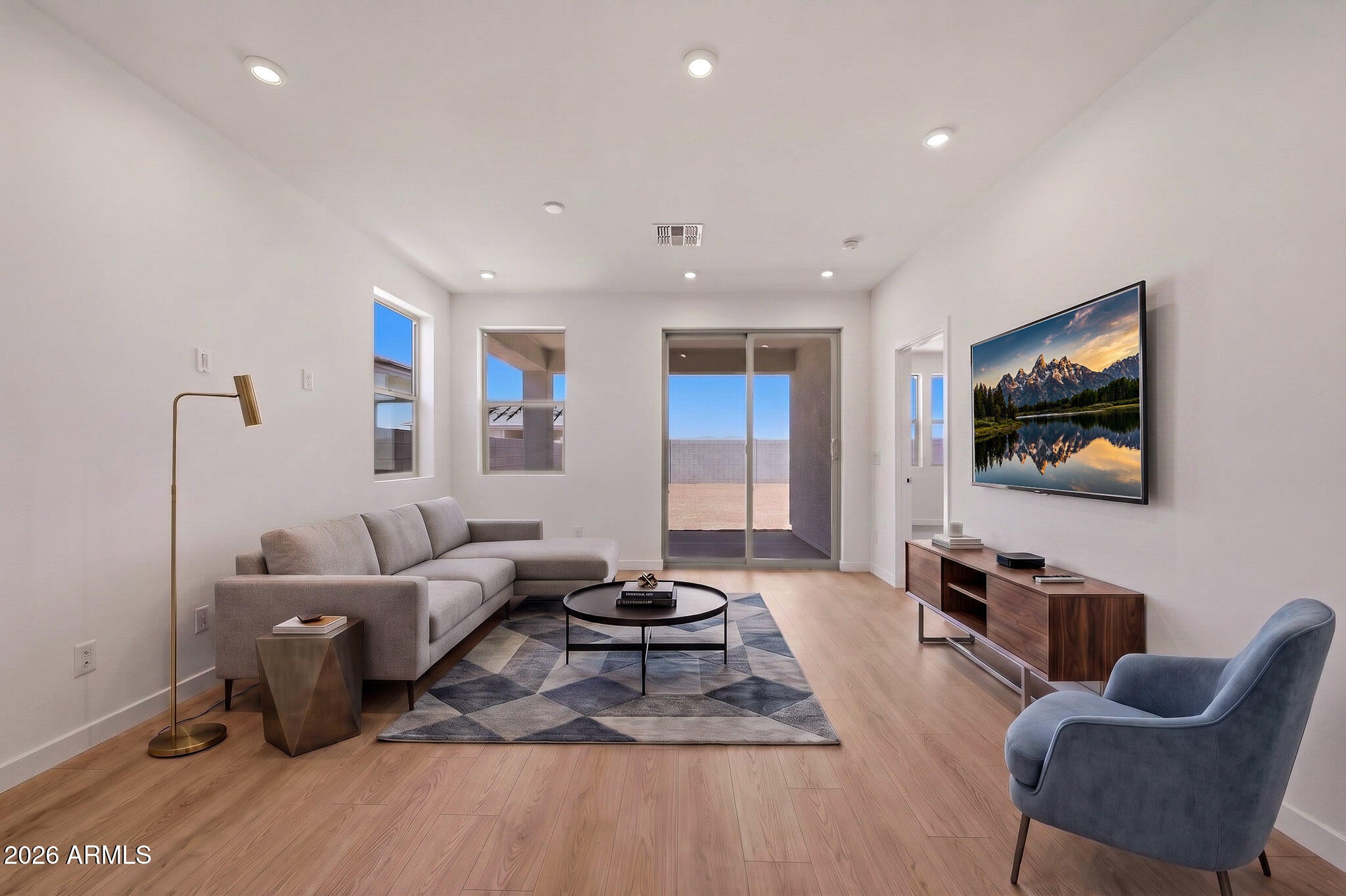 3014 E Villa Avenue
