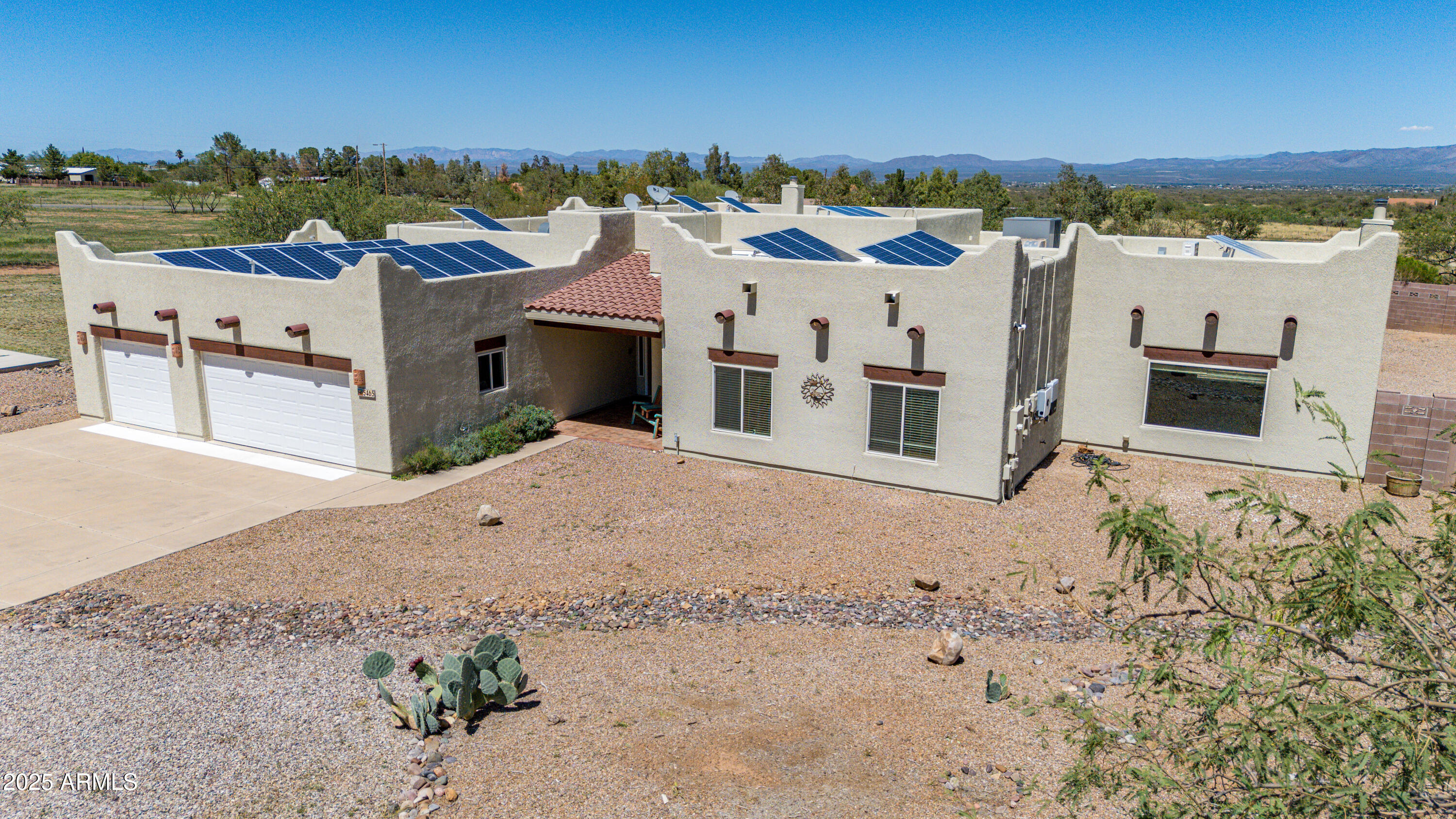 5465 E PIONEER Lane