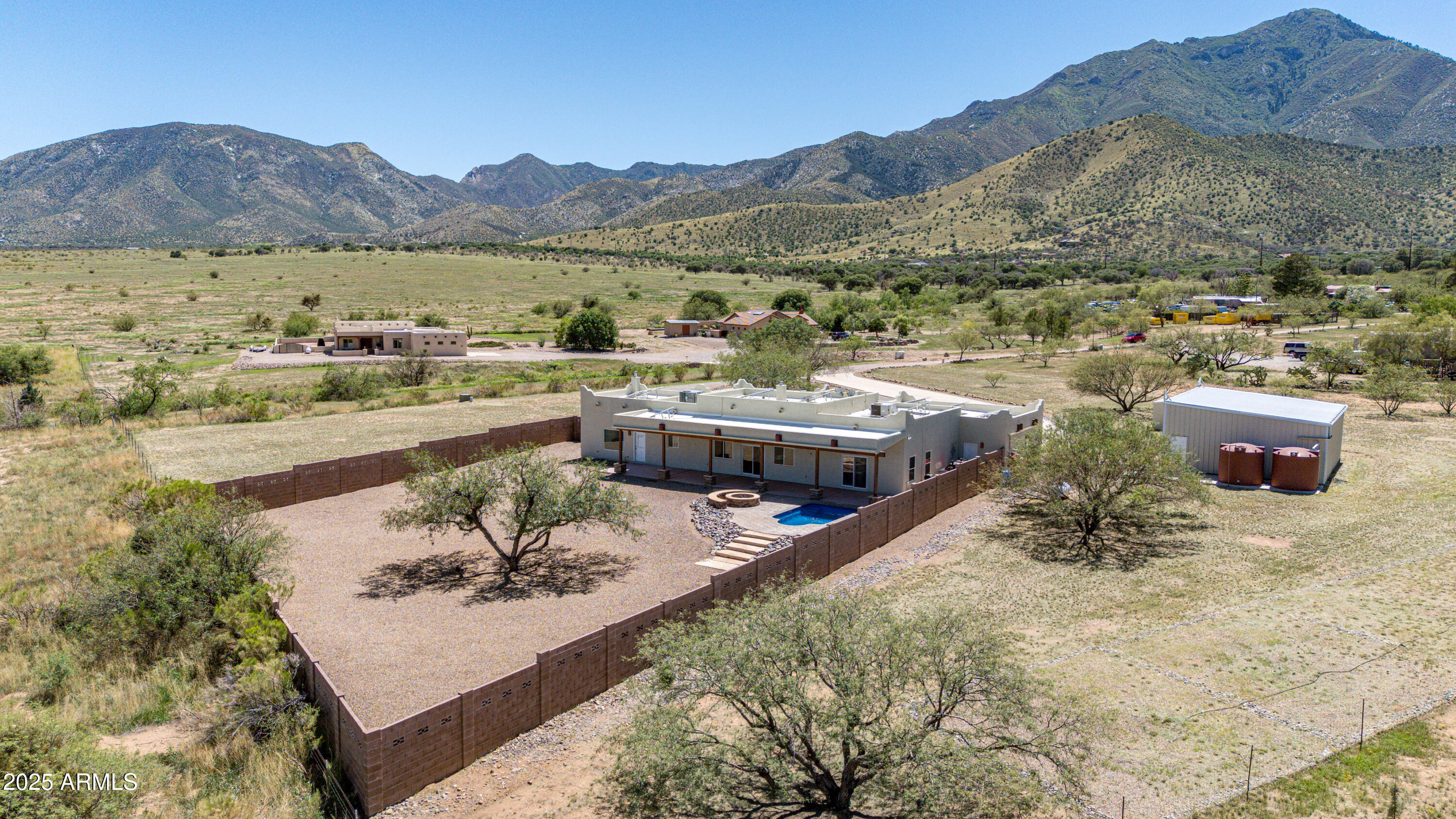 5465 E PIONEER Lane