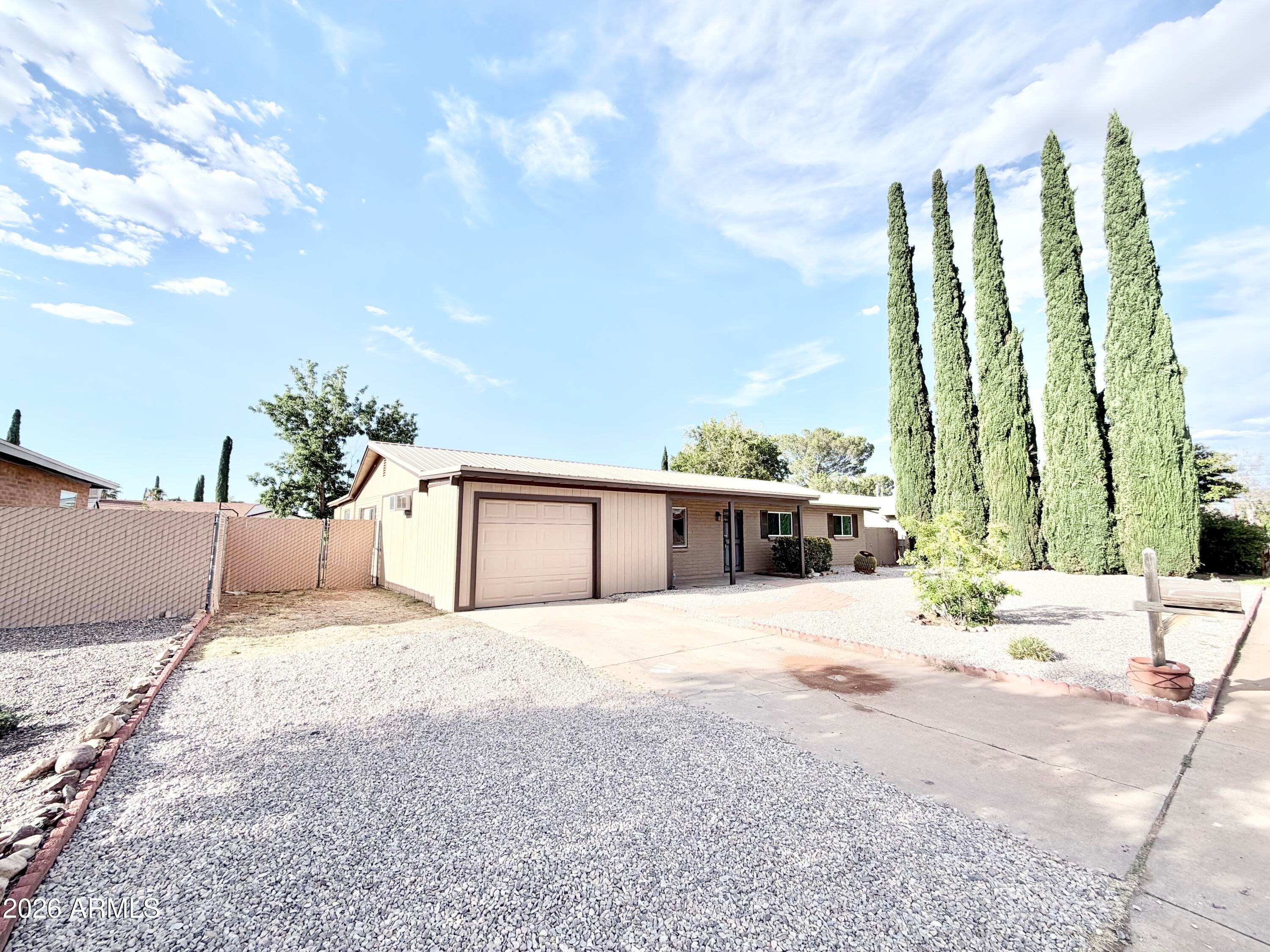 565 RAYMOND Drive