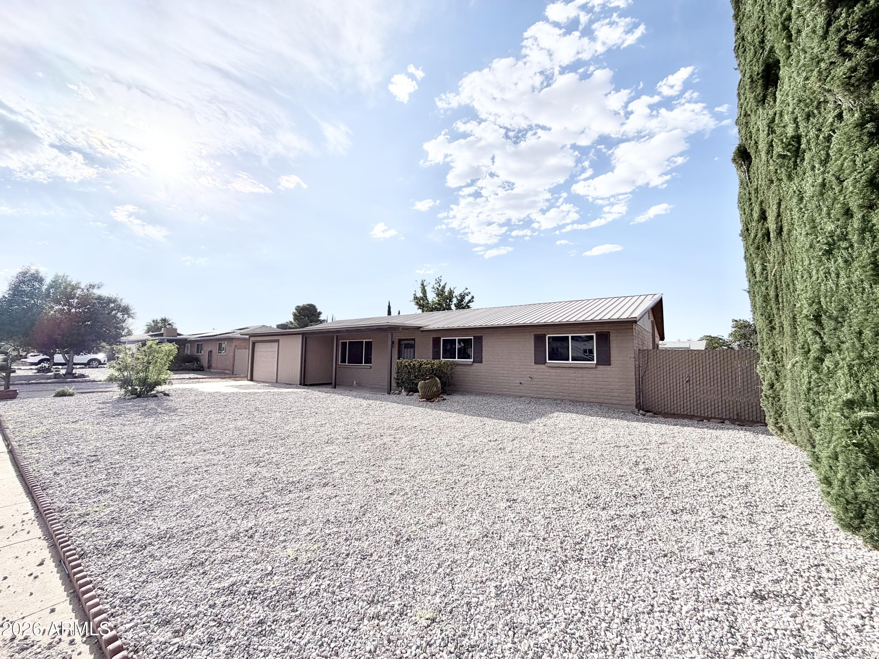 565 RAYMOND Drive