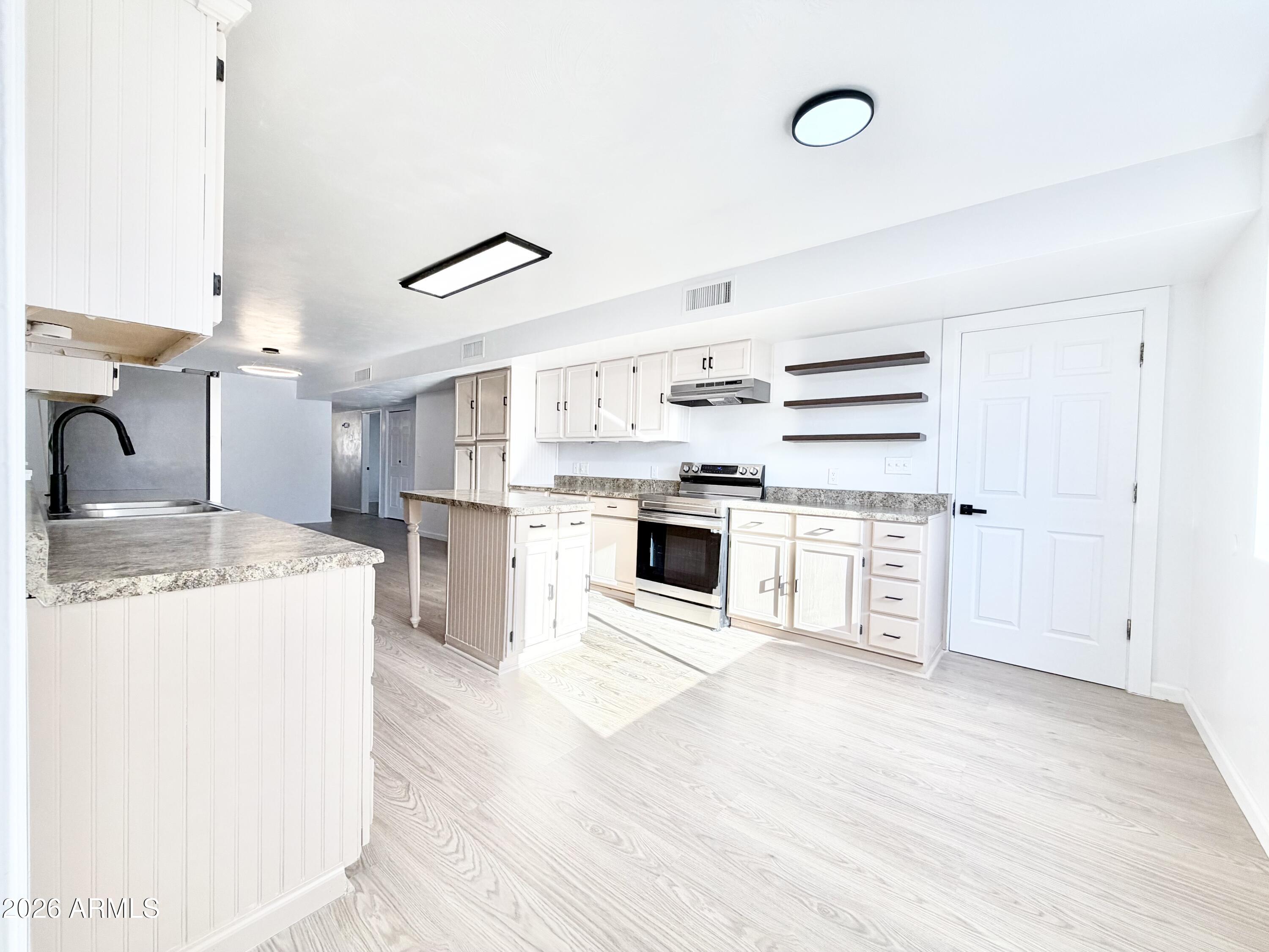565 RAYMOND Drive