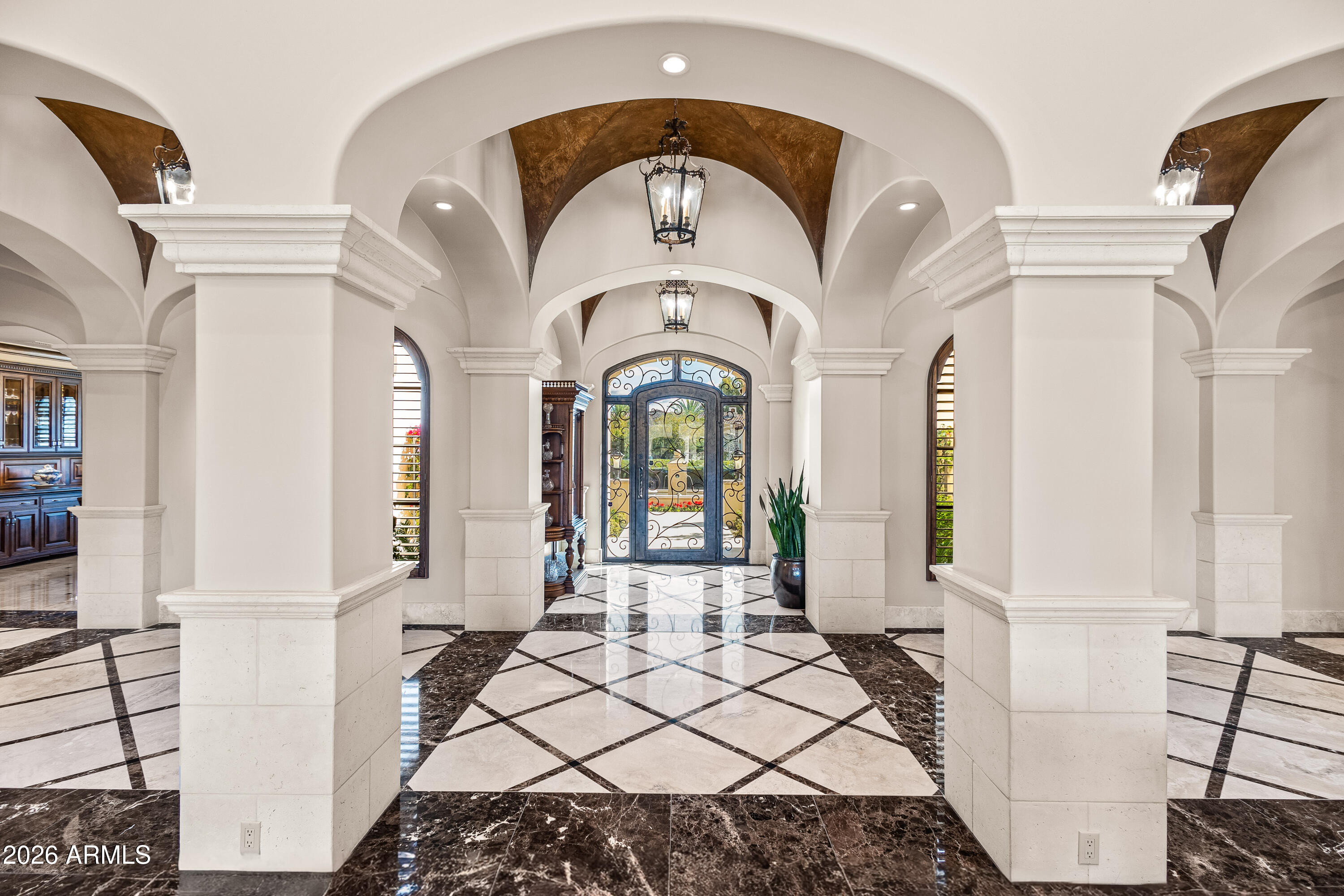 6636 N LOST DUTCHMAN Drive