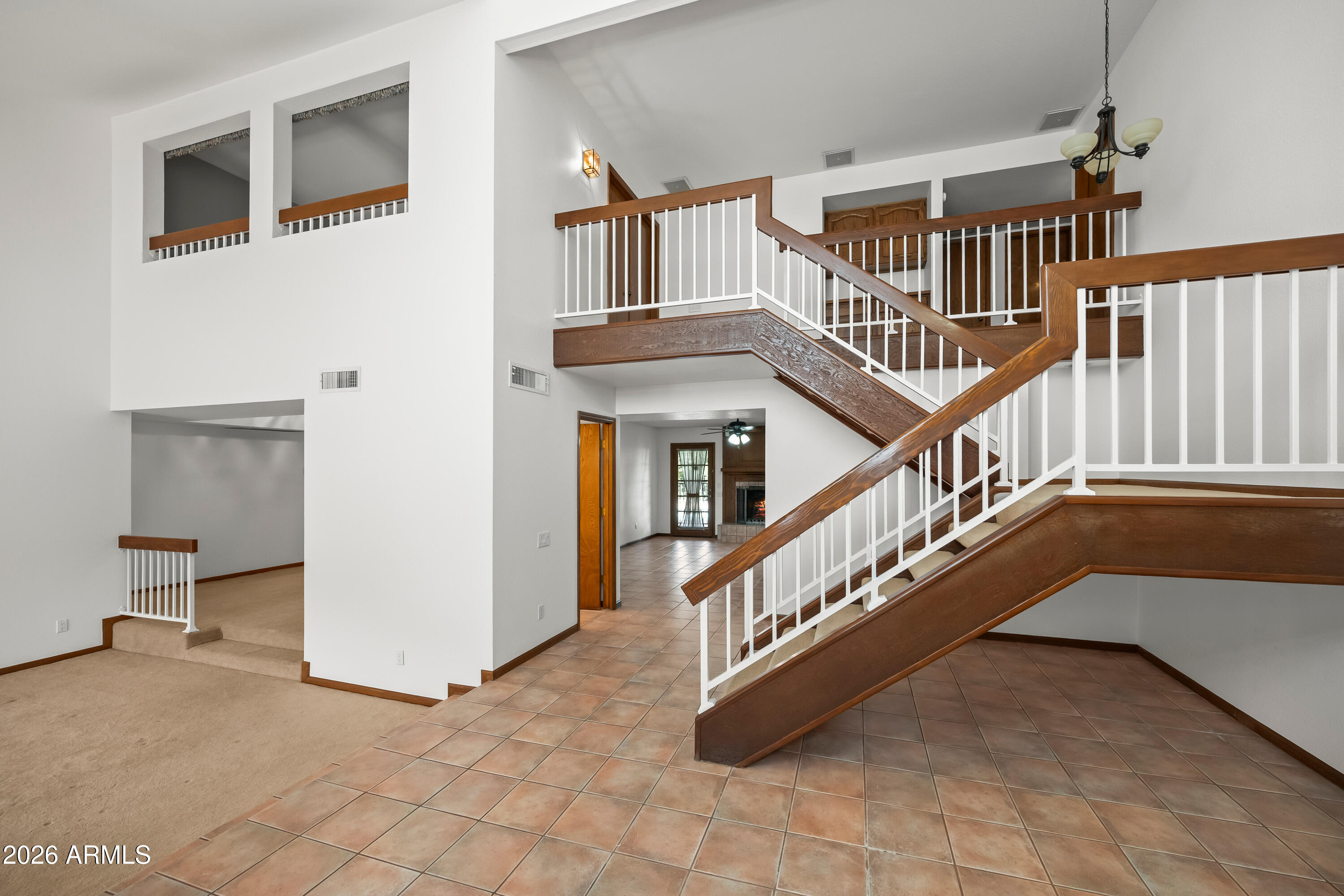 1204 E GLENCOVE Circle