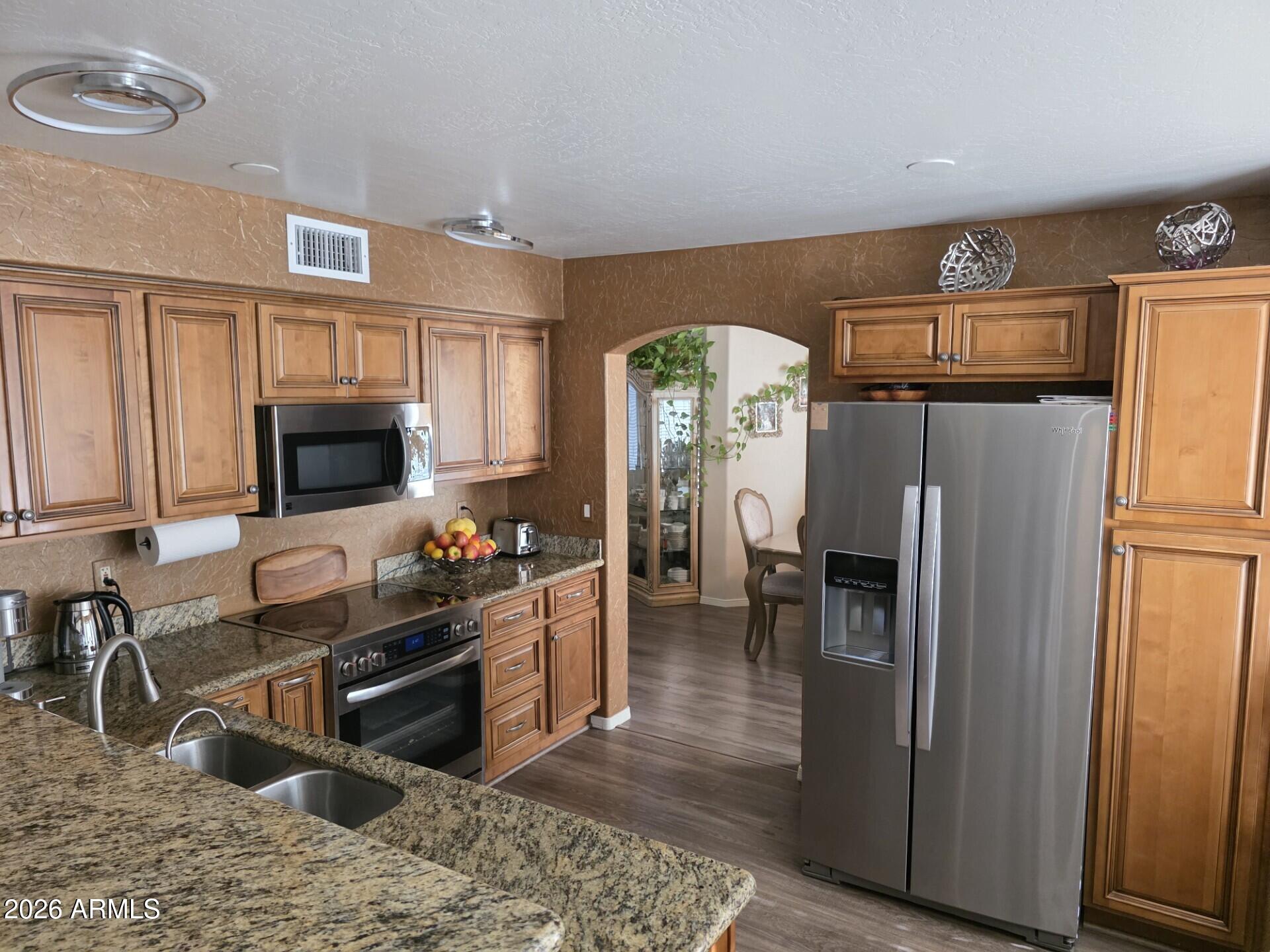 1871 E BUFFALO Street