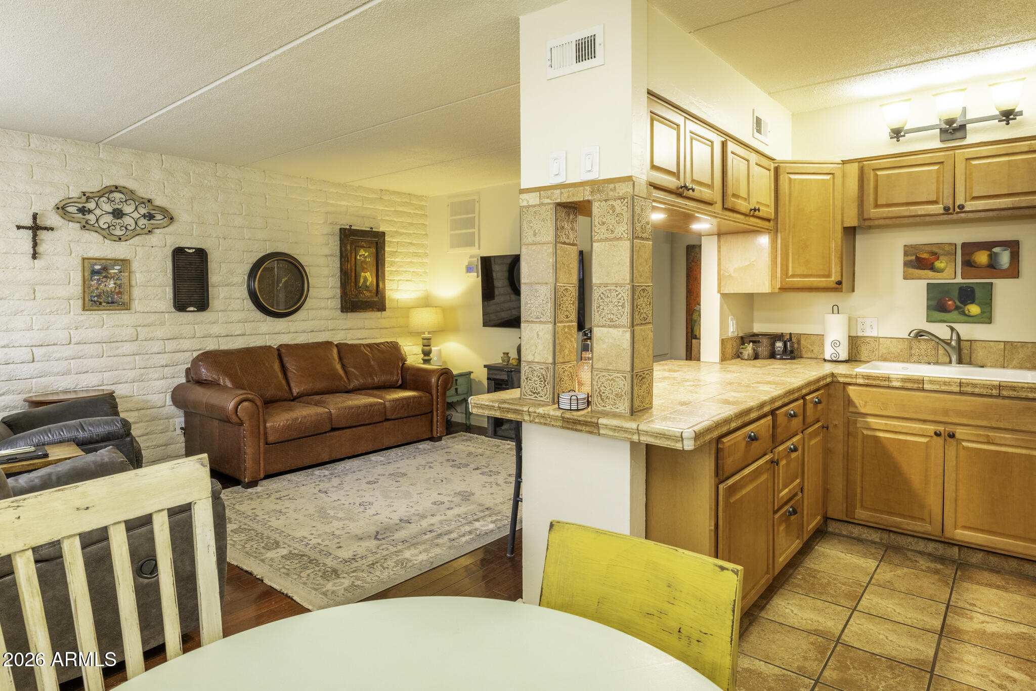 90 W YAVAPAI Street W 1