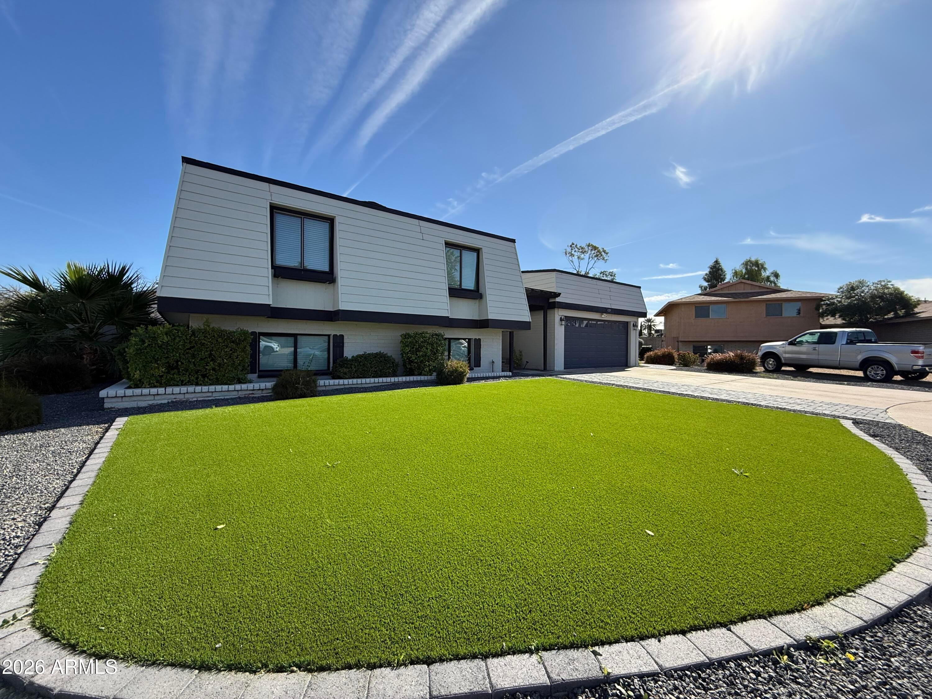 429 E Greenway Drive