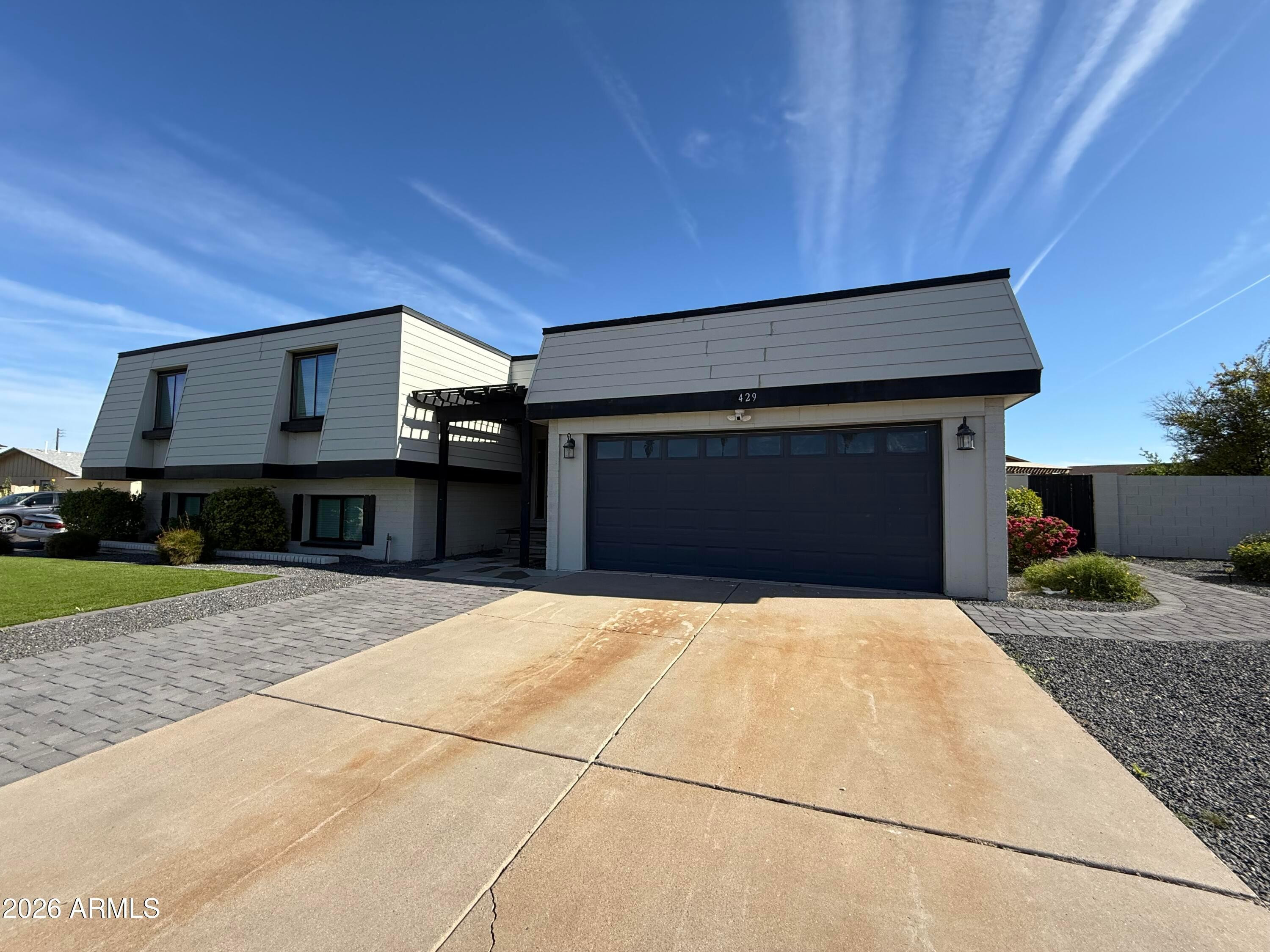 429 E Greenway Drive