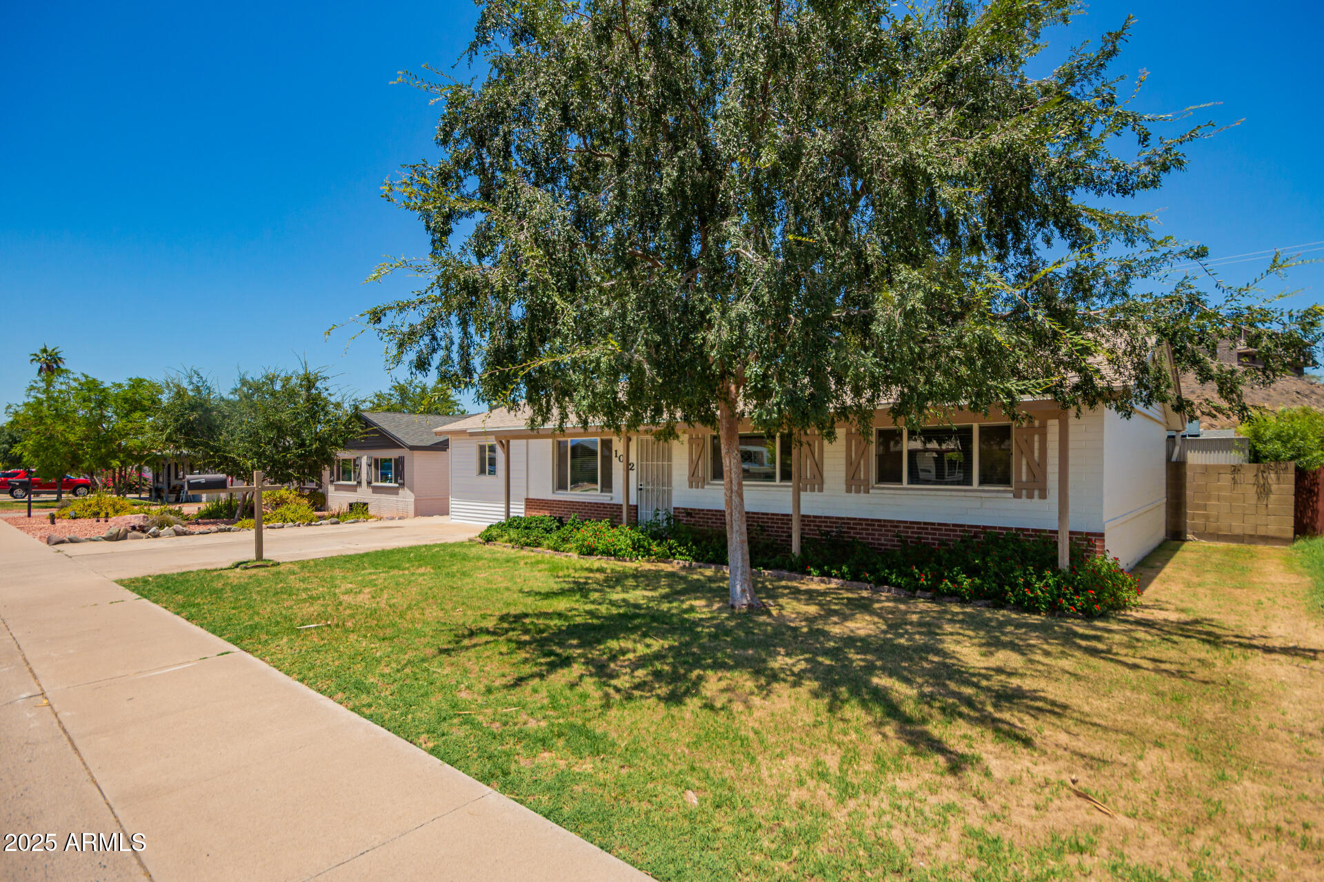 1042 E EL CAMINO Drive
