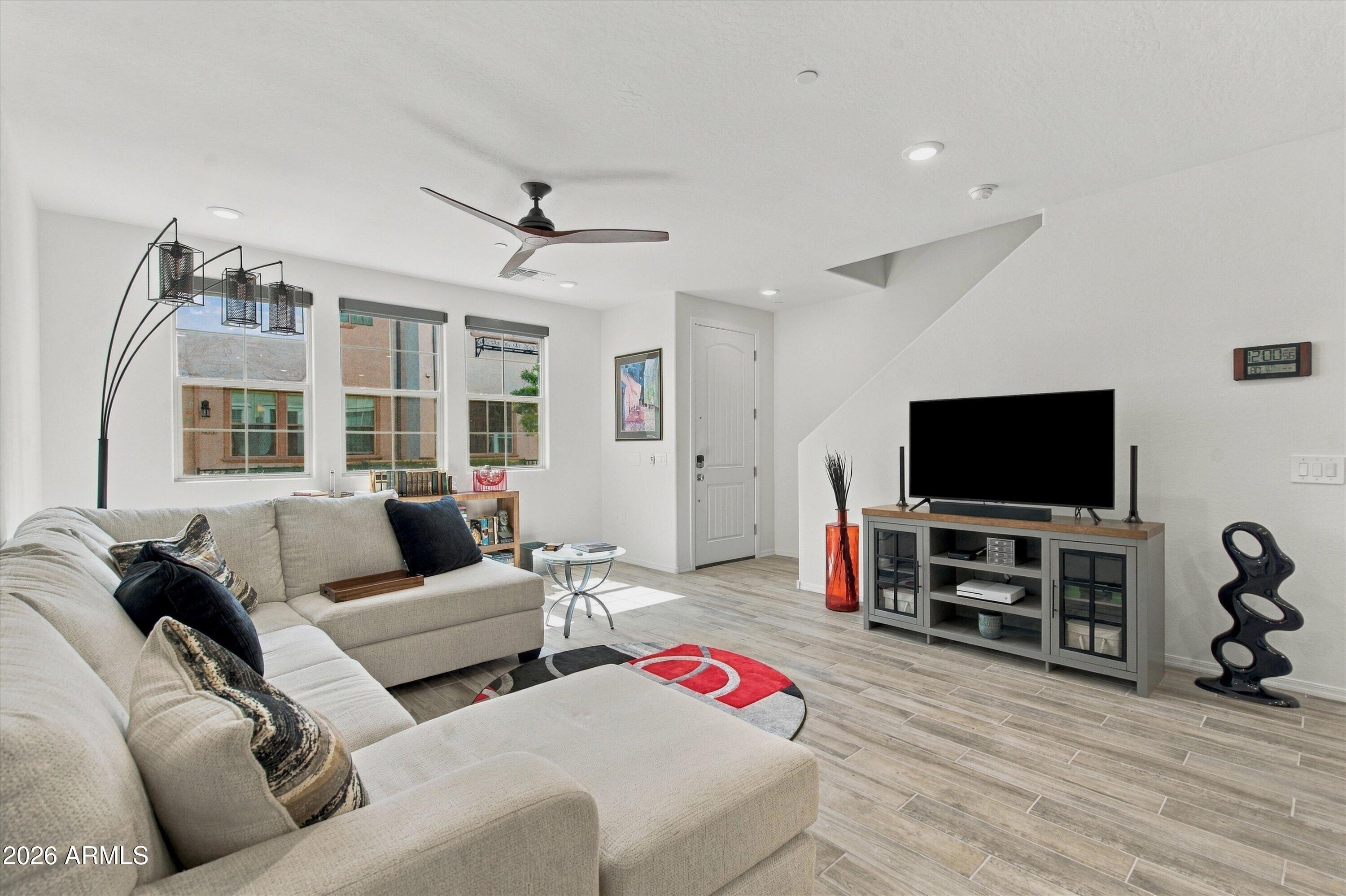 1821 E BERNIE Lane 104
