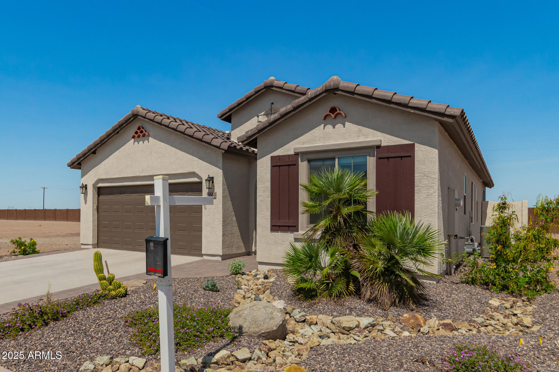 5661 N COYOTE HILL Road