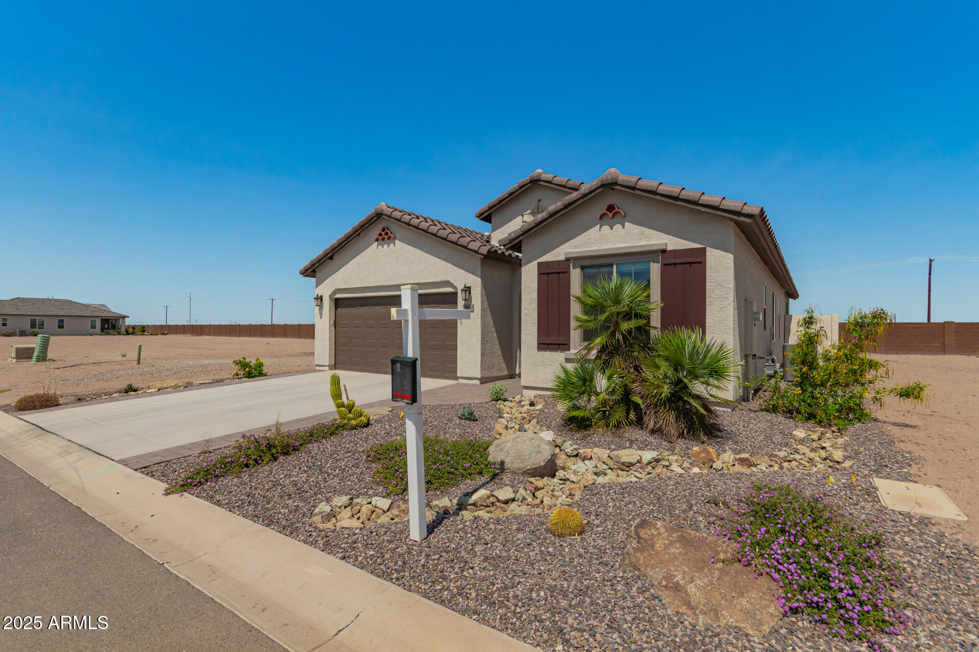 5661 N COYOTE HILL Road