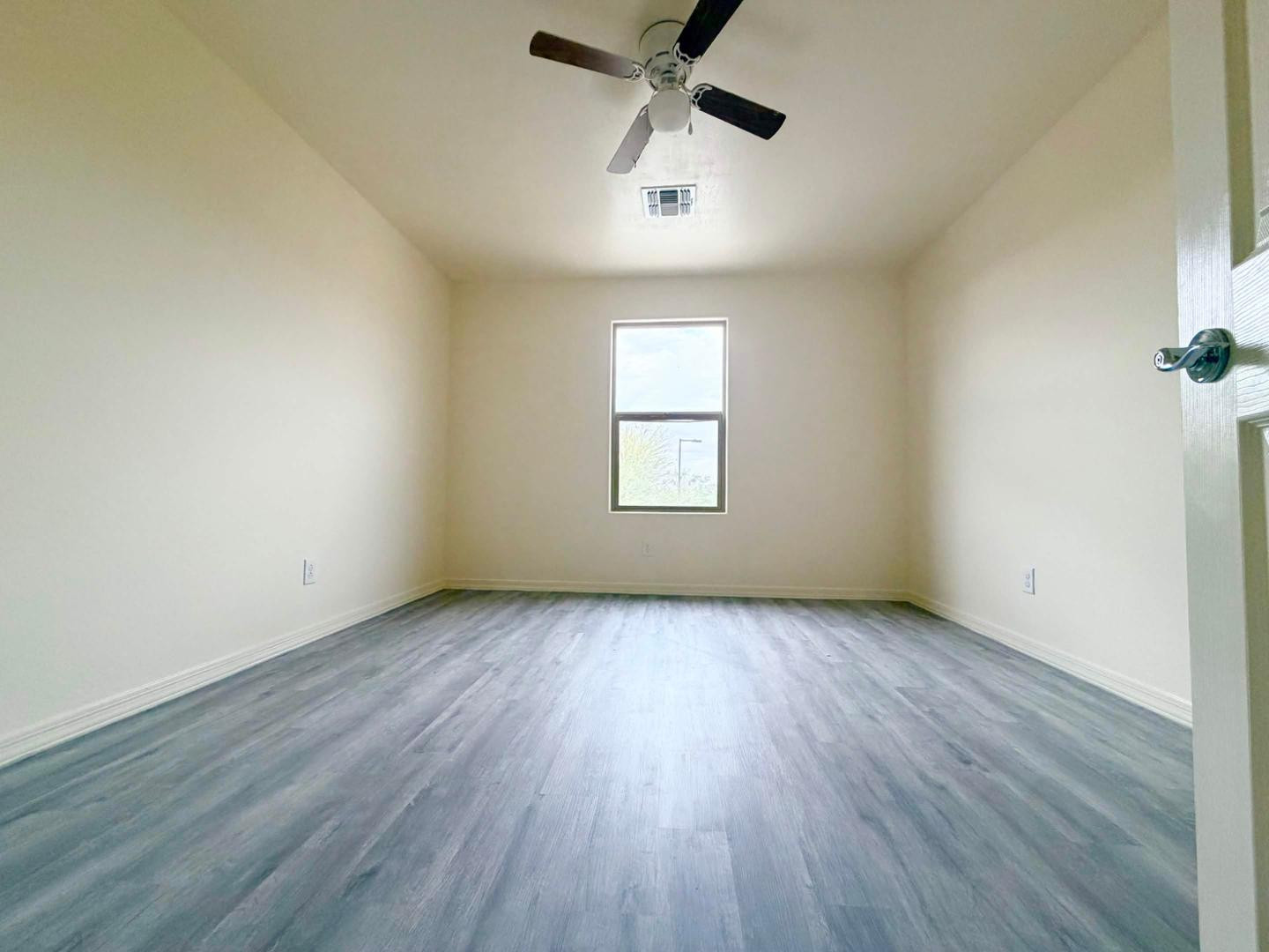 3213 W Donner Drive