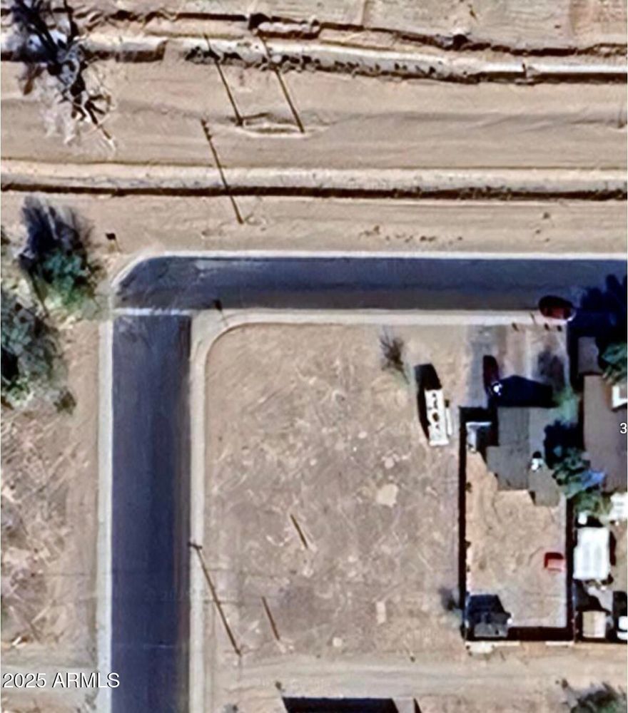 Large buildable lot close to town and amenities in! Zoned GR. Nice location in an established neighborhood. A city park near by and located just a few blocks from the main street in town. Come build your new home or use it as an investment.