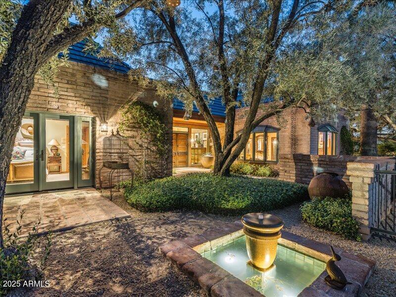 8022 N IRONWOOD Drive