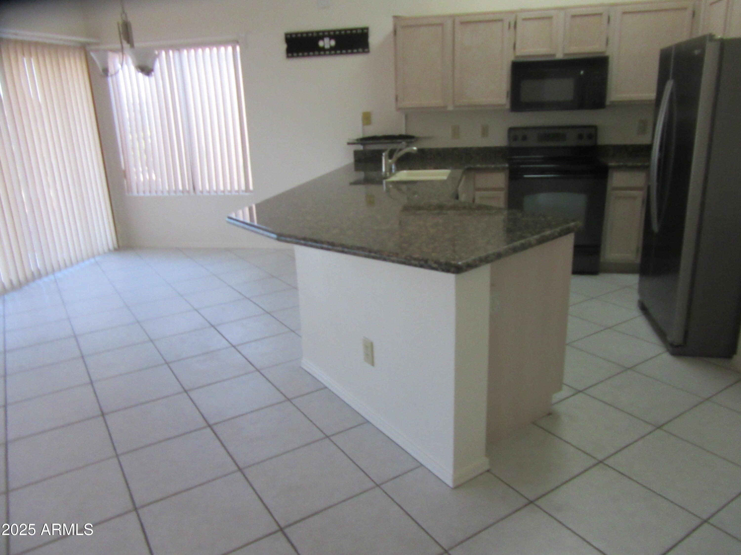 1912 E DORAL Drive