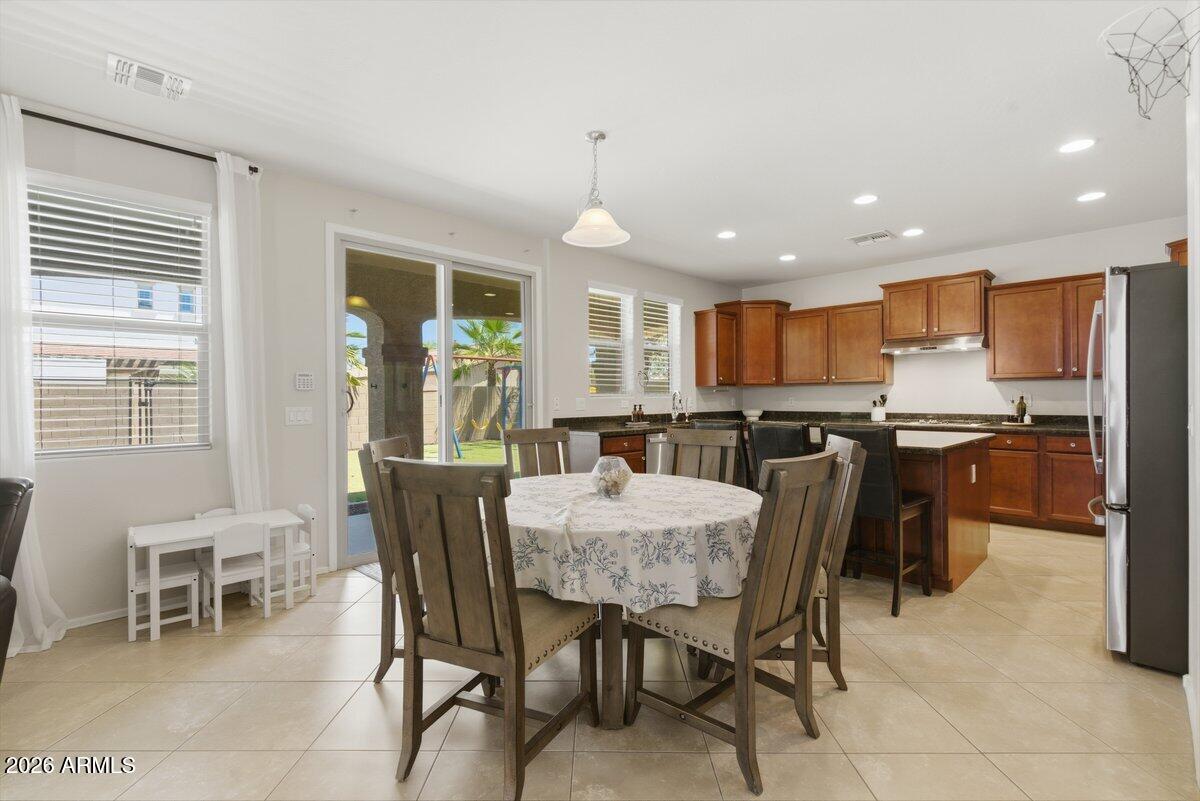 1876 E AZALEA Court