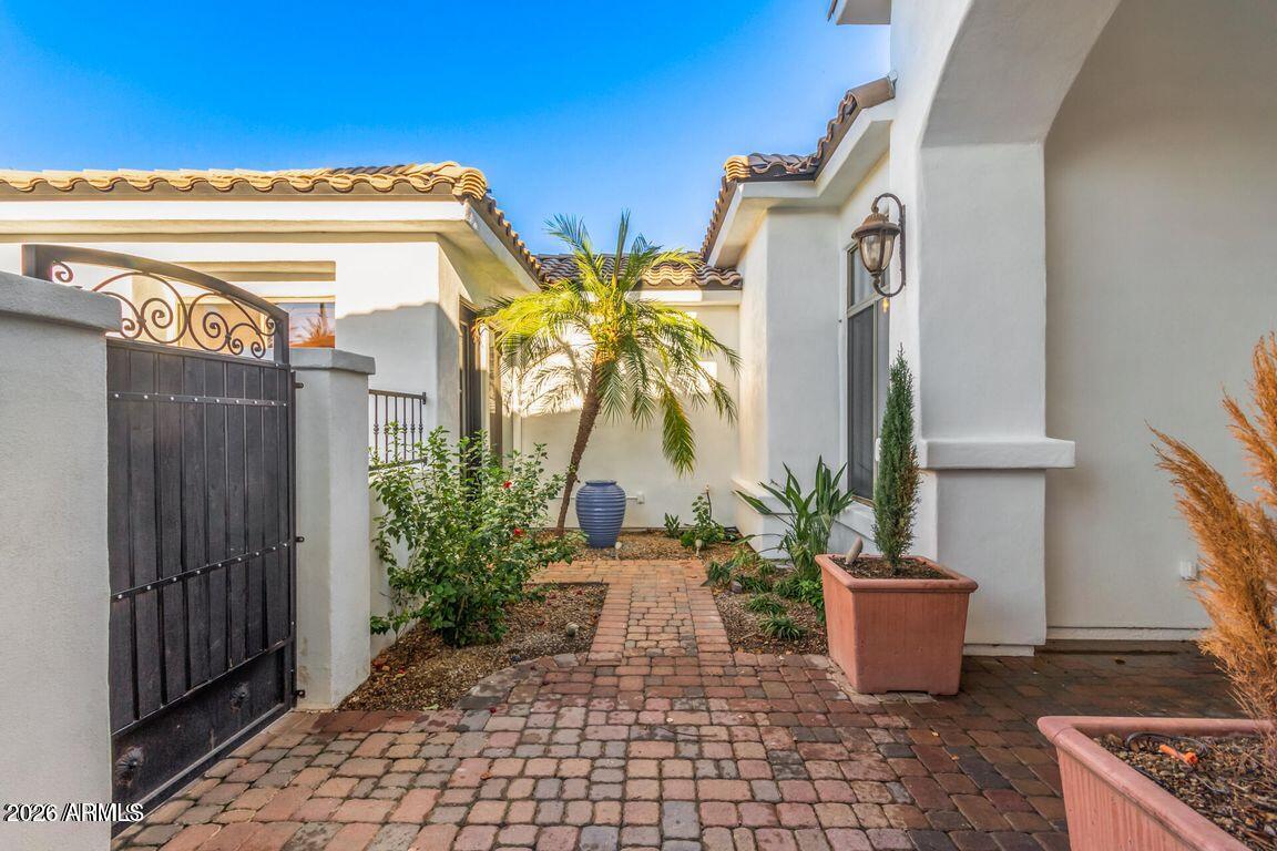 2061 E PRESCOTT Place