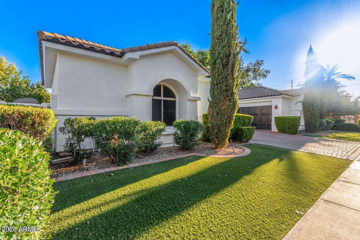 2061 E PRESCOTT Place