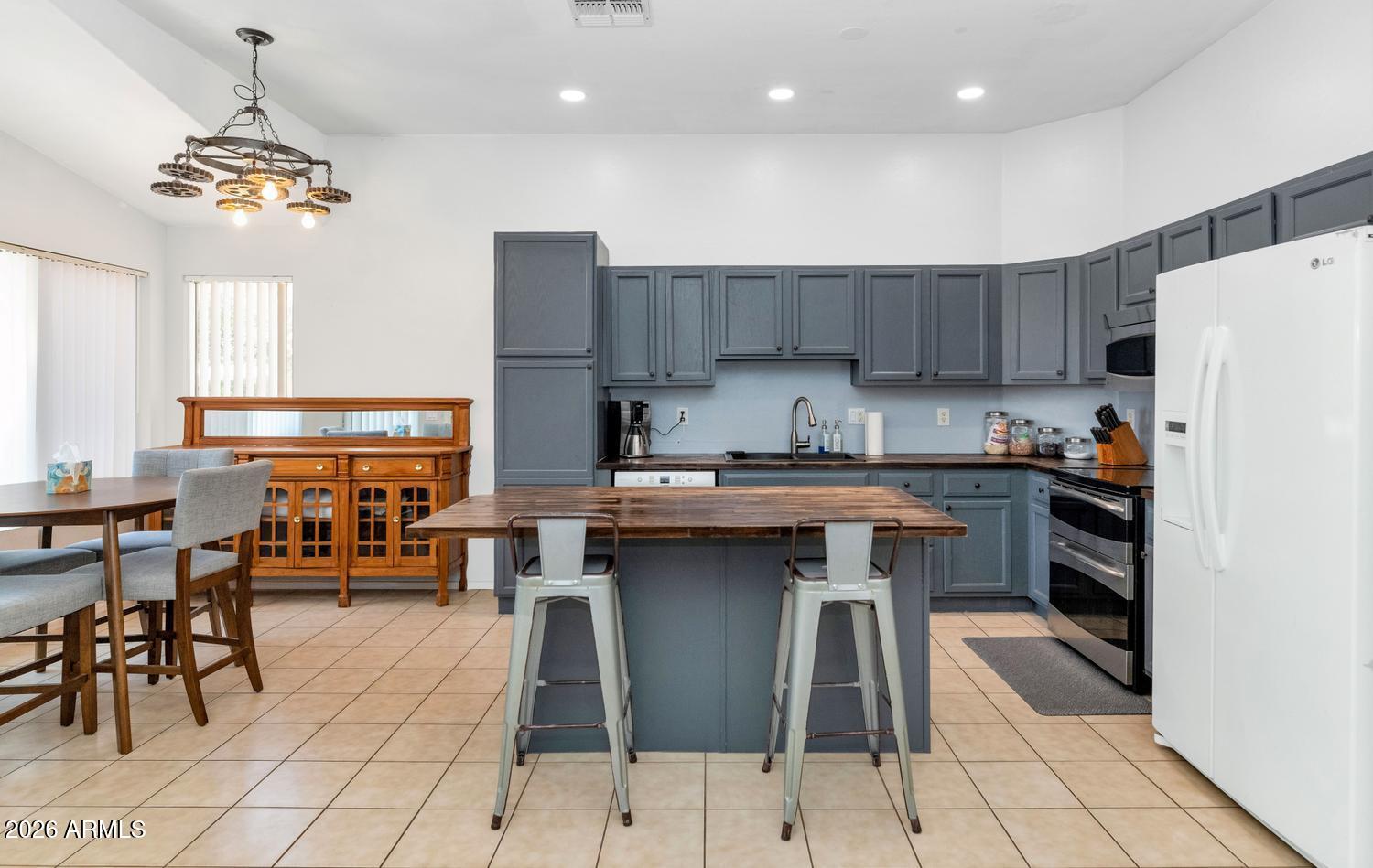 FESTIVA COURT - Residential