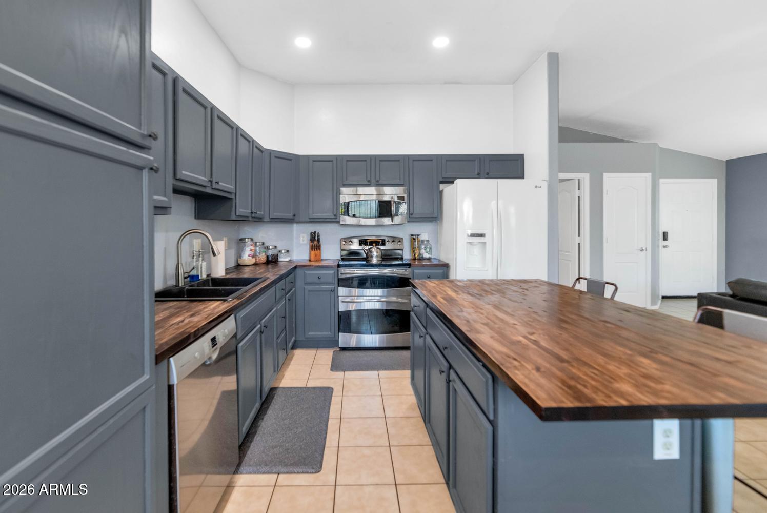 FESTIVA COURT - Residential