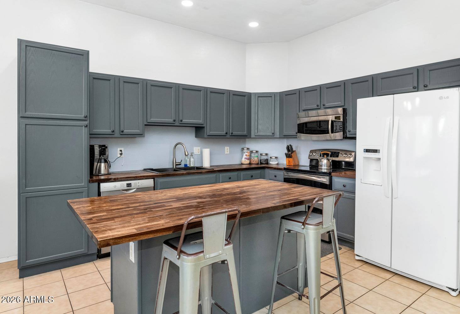 FESTIVA COURT - Residential