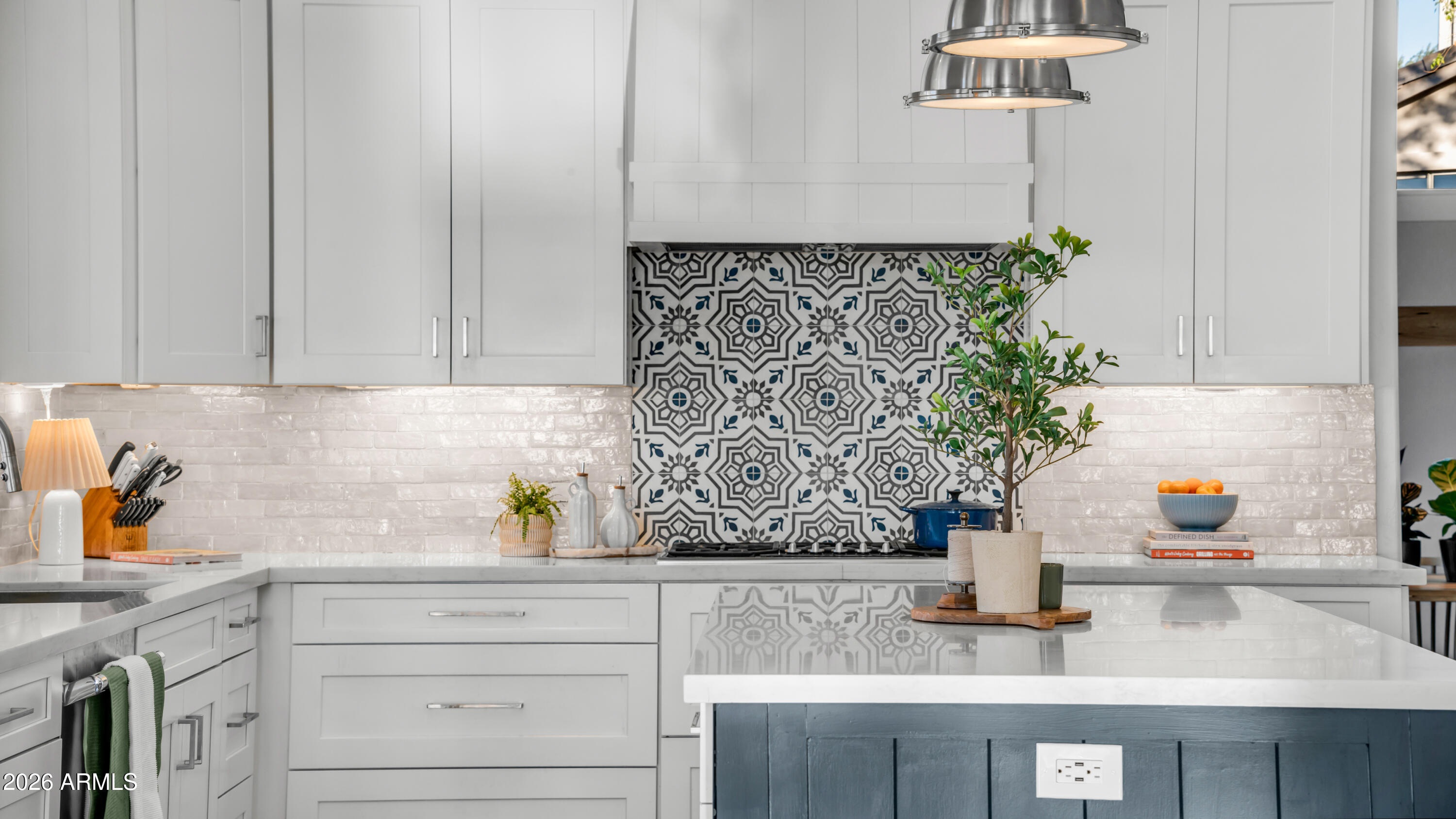 6910 E SADDLEBACK Circle