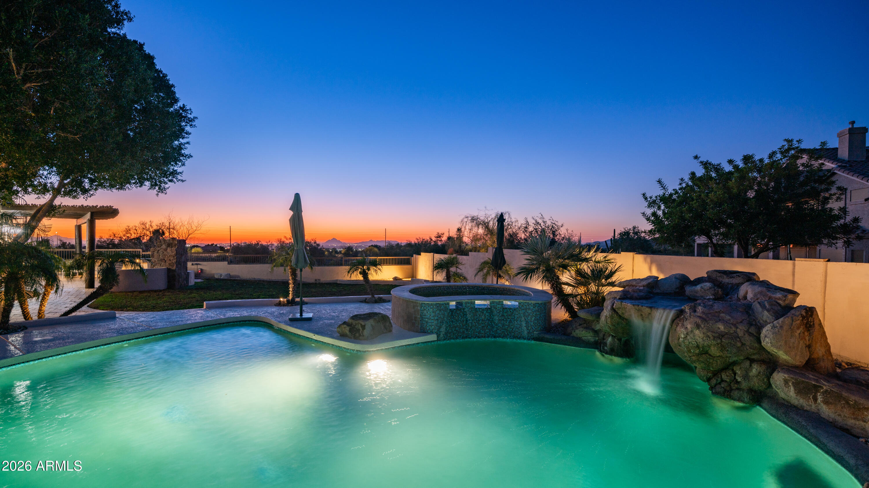 6910 E SADDLEBACK Circle